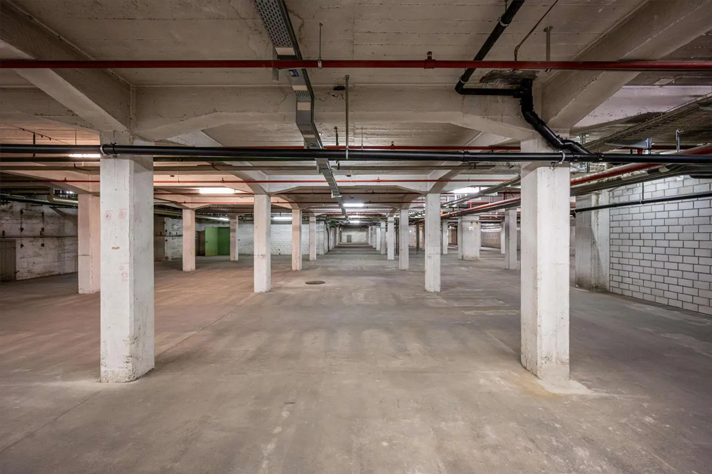 Commercial Hall UG/ Office Space in OG/ Storage Areas - Photo 8 of 11