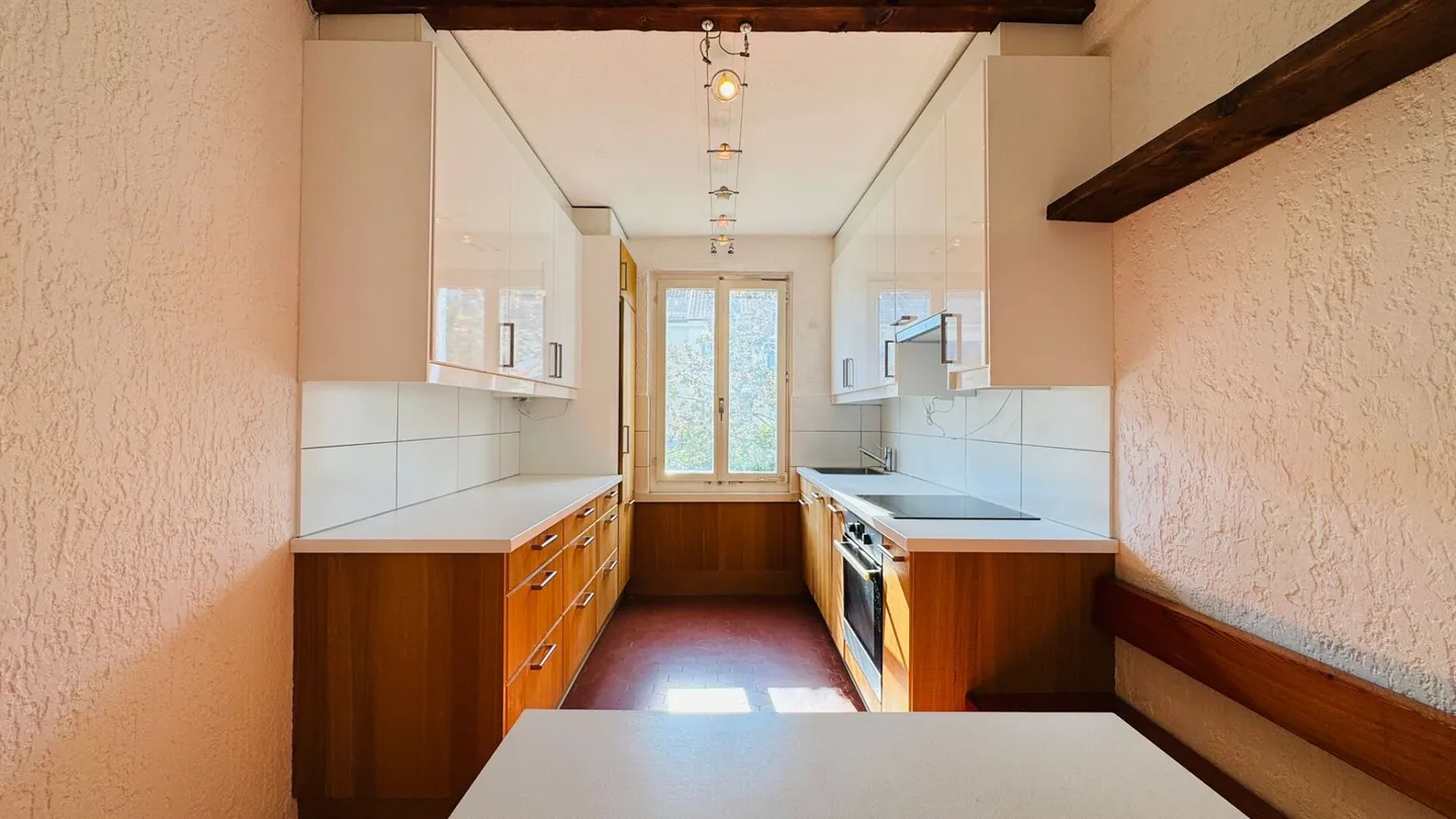 Affascinante casa a schiera di 5,5 stanze con giardino nel quartiere Neubad - con grande potenziale - Foto 9 di 17