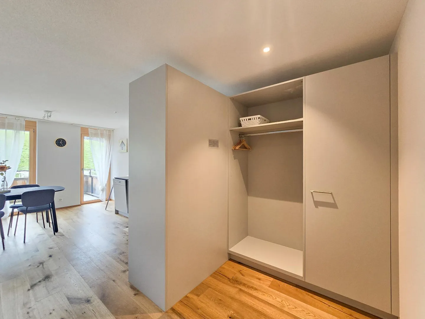 Appartement moderne 2.5 pièces avec balcon et belle vue à Kandergrund - Photo 5 sur 21