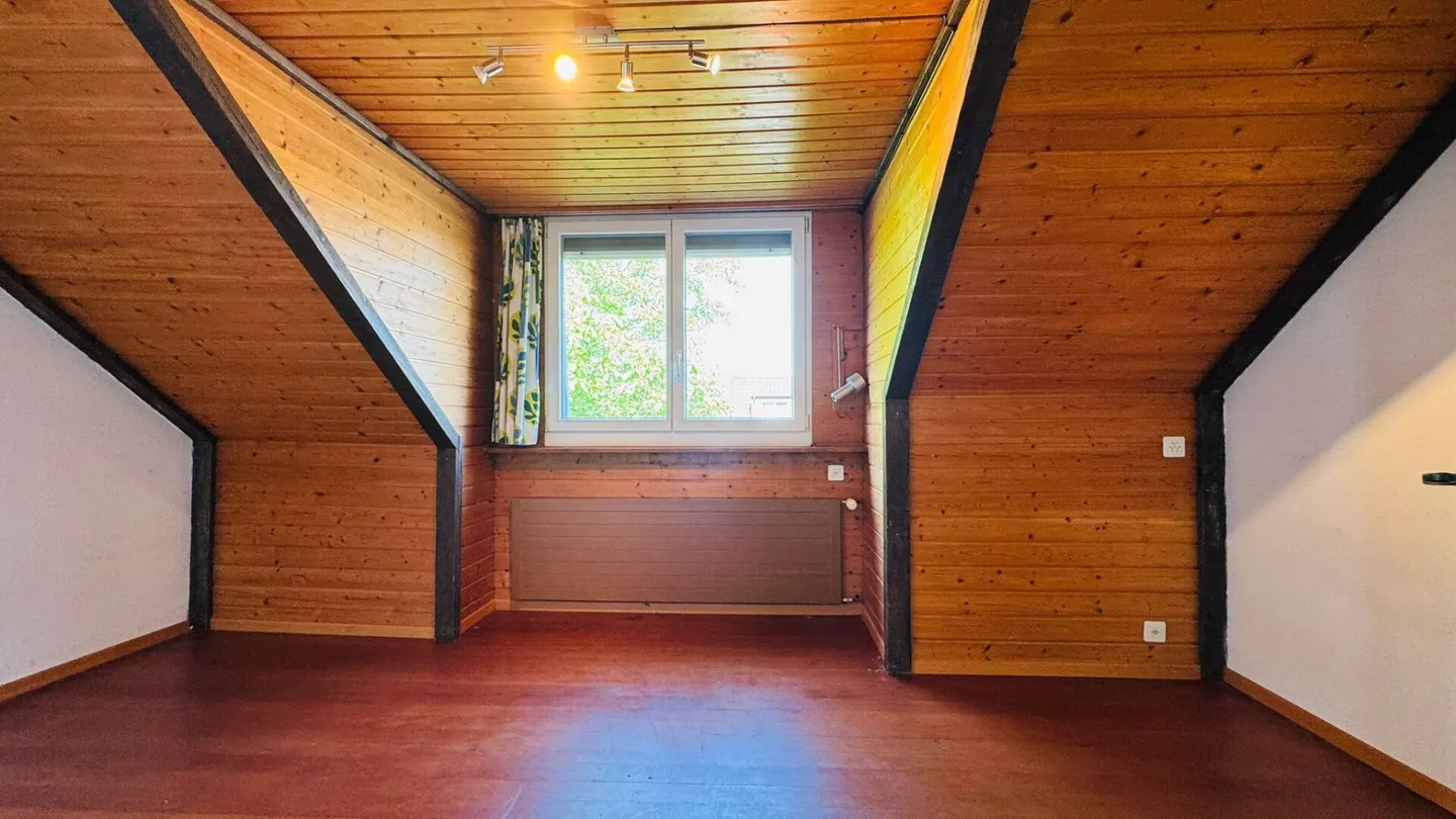 Affascinante casa a schiera di 5,5 stanze con giardino nel quartiere Neubad - con grande potenziale - Foto 10 di 17