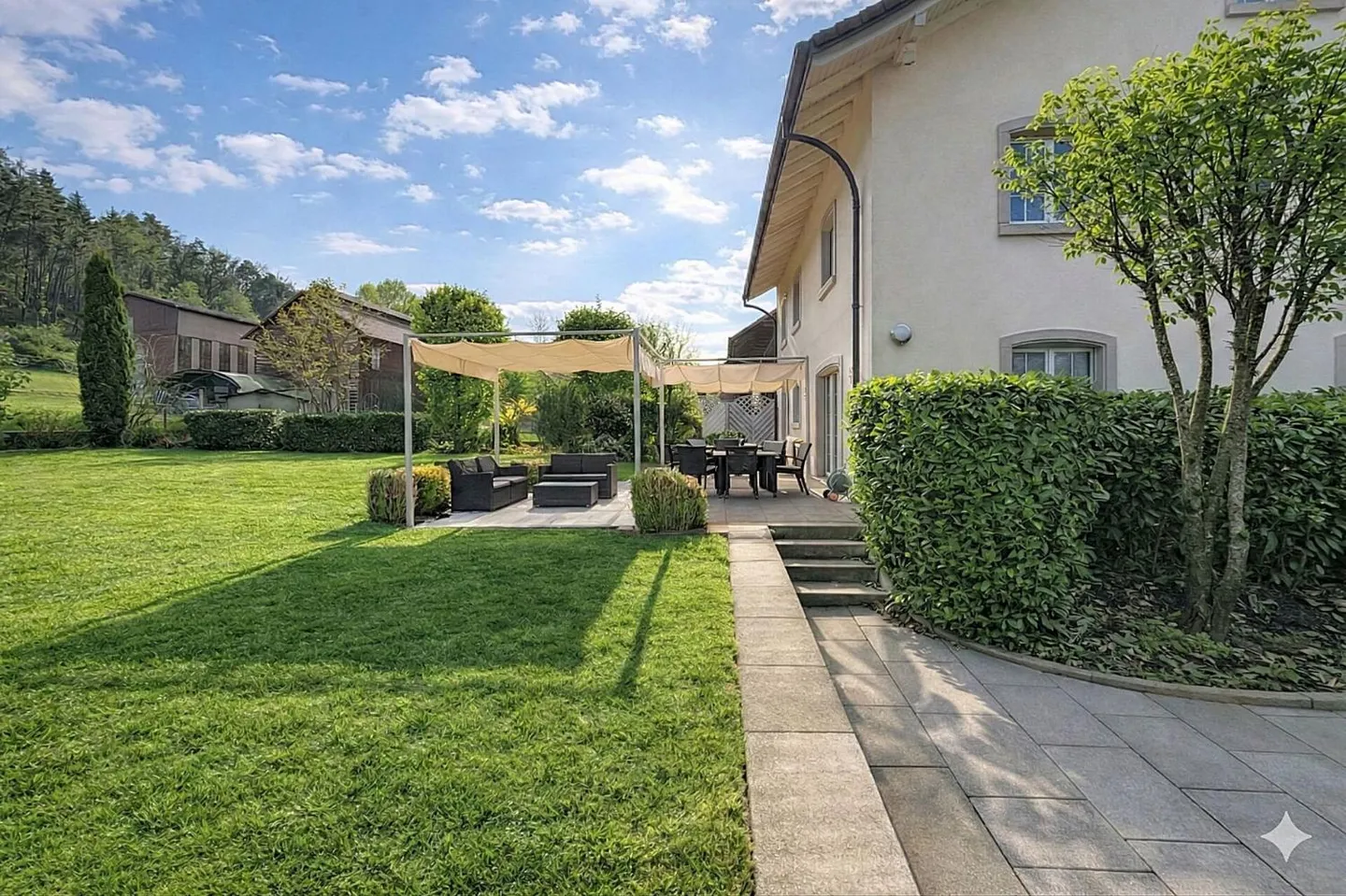 Charmante Villa mit Pool - Foto 3 von 12