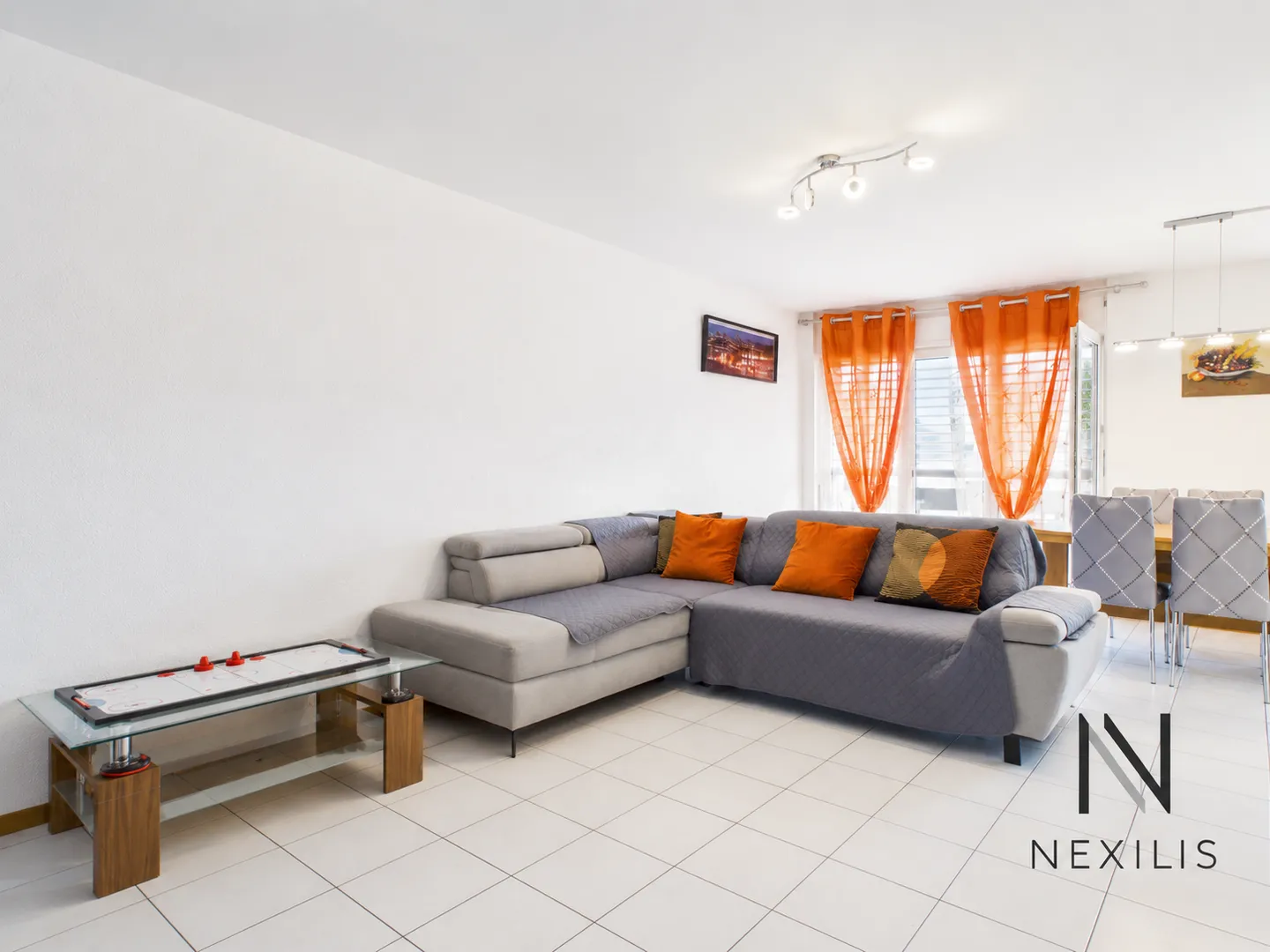 3,5 locali con giardino, balcone e 2 posti auto - Foto 3 di 9
