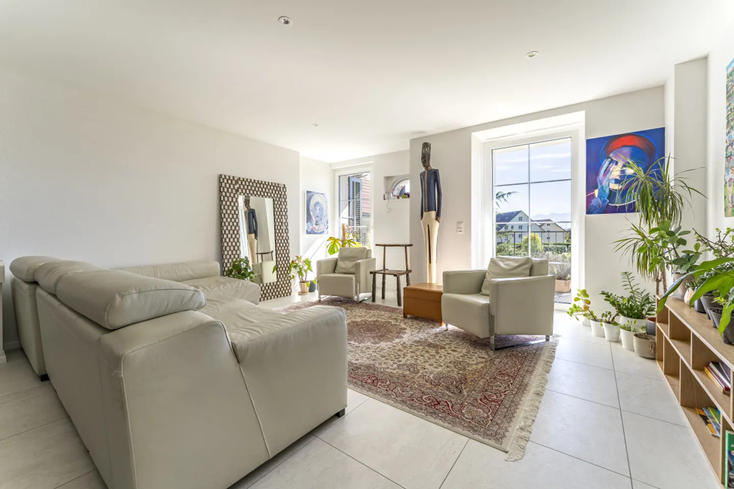 Modern Apartment in Quiet Area - Photo 2 of 5