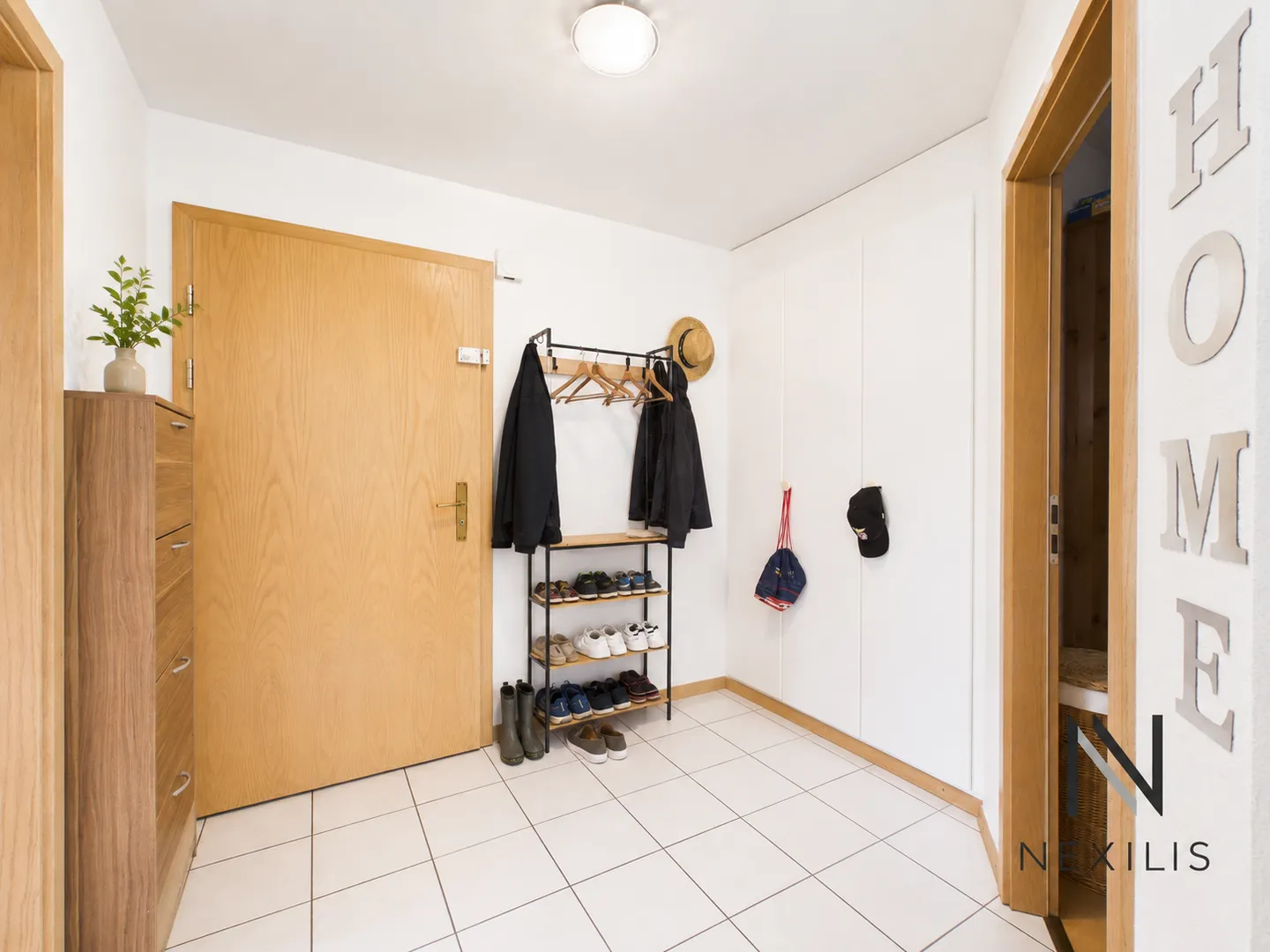 3,5 locali con giardino, balcone e 2 posti auto - Foto 9 di 9