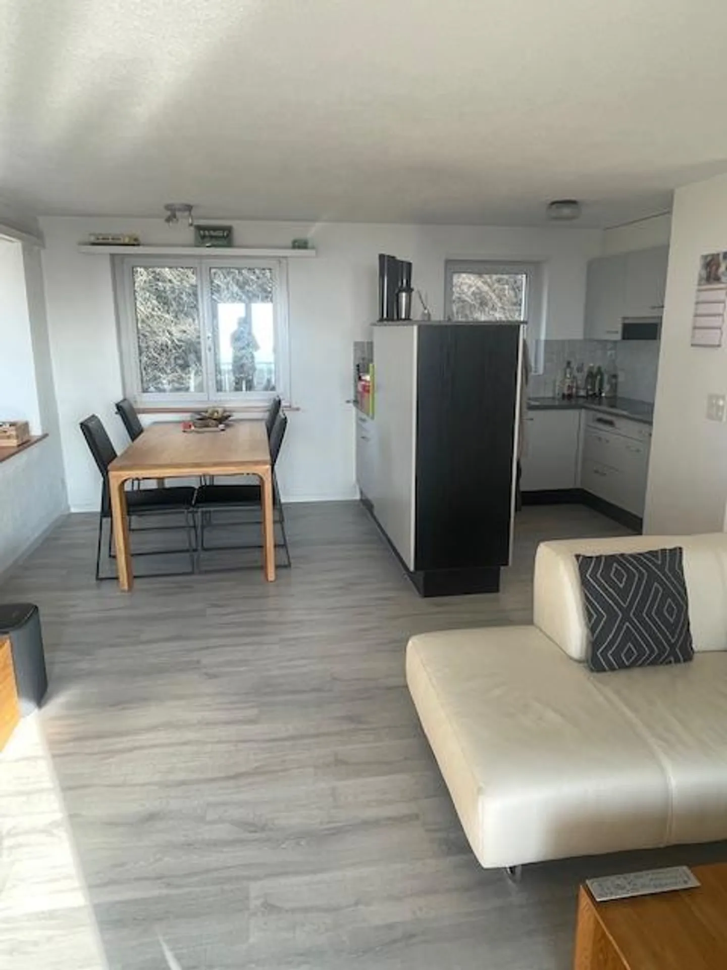 Charmante Wohnung mit Seesicht - Foto 2 von 7