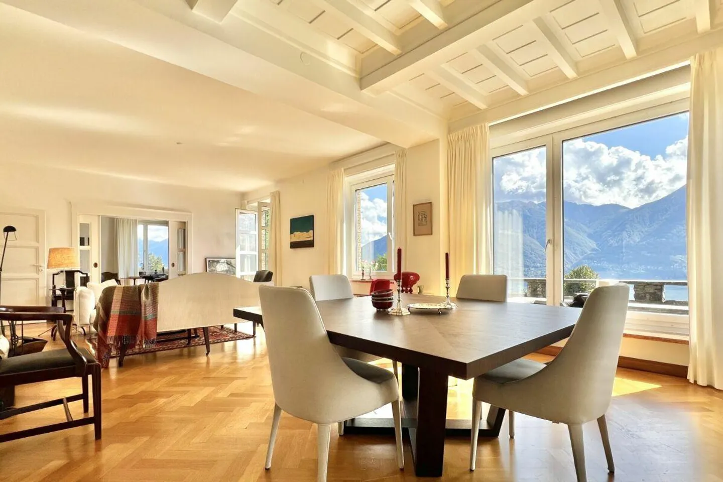 Large villa with stunning lake views for those who love to enjoy life - Photo 16 of 30