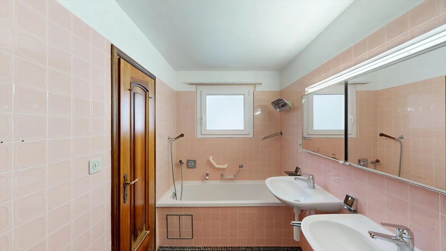 Spacieuse maison de 7 pièces à Delémont - Photo 7 sur 9