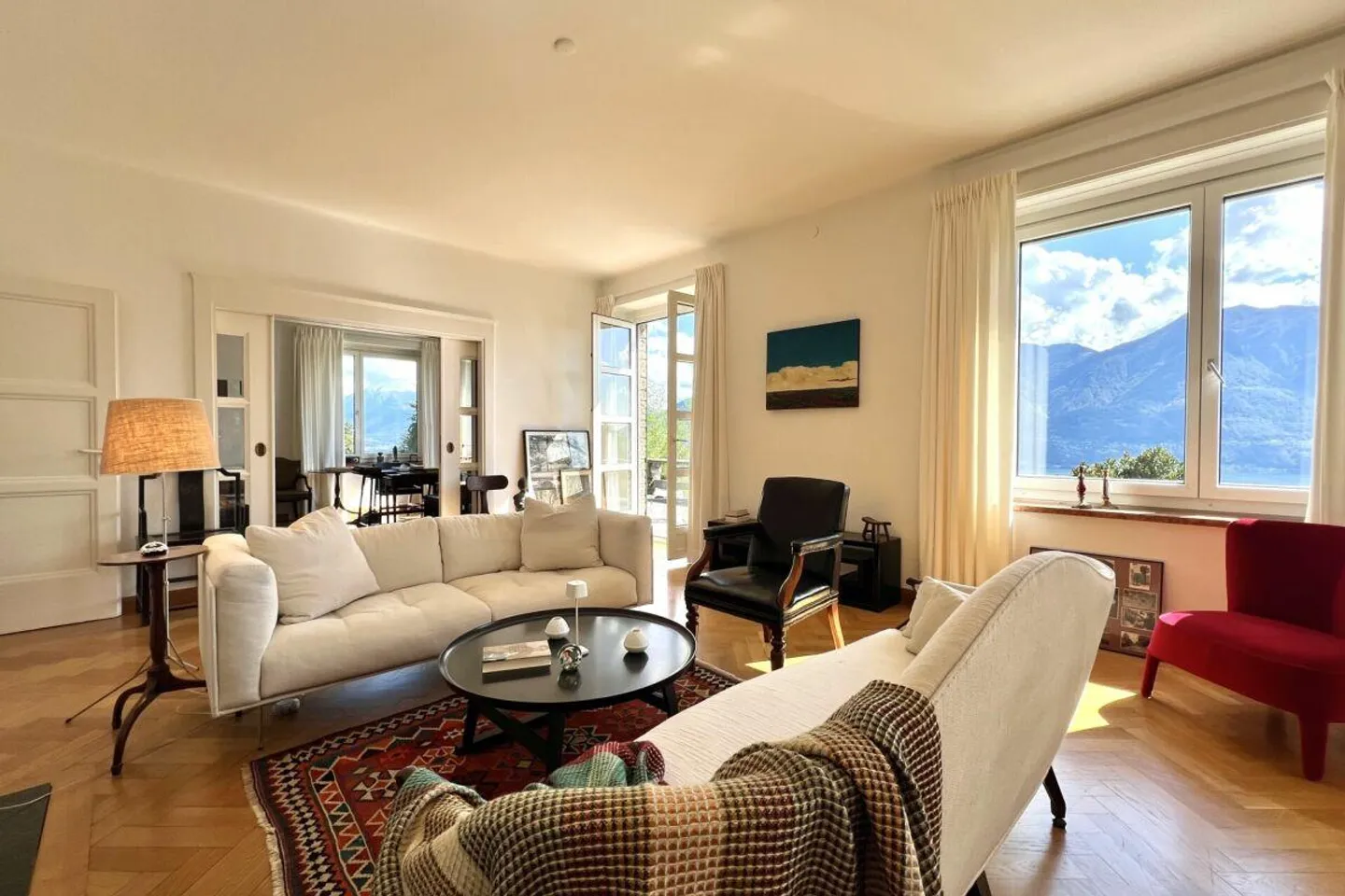 Large villa with stunning lake views for those who love to enjoy life - Photo 18 of 30