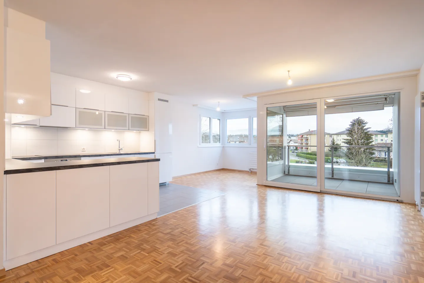 Charming 3.5 Room Apartment - Photo 2 of 7
