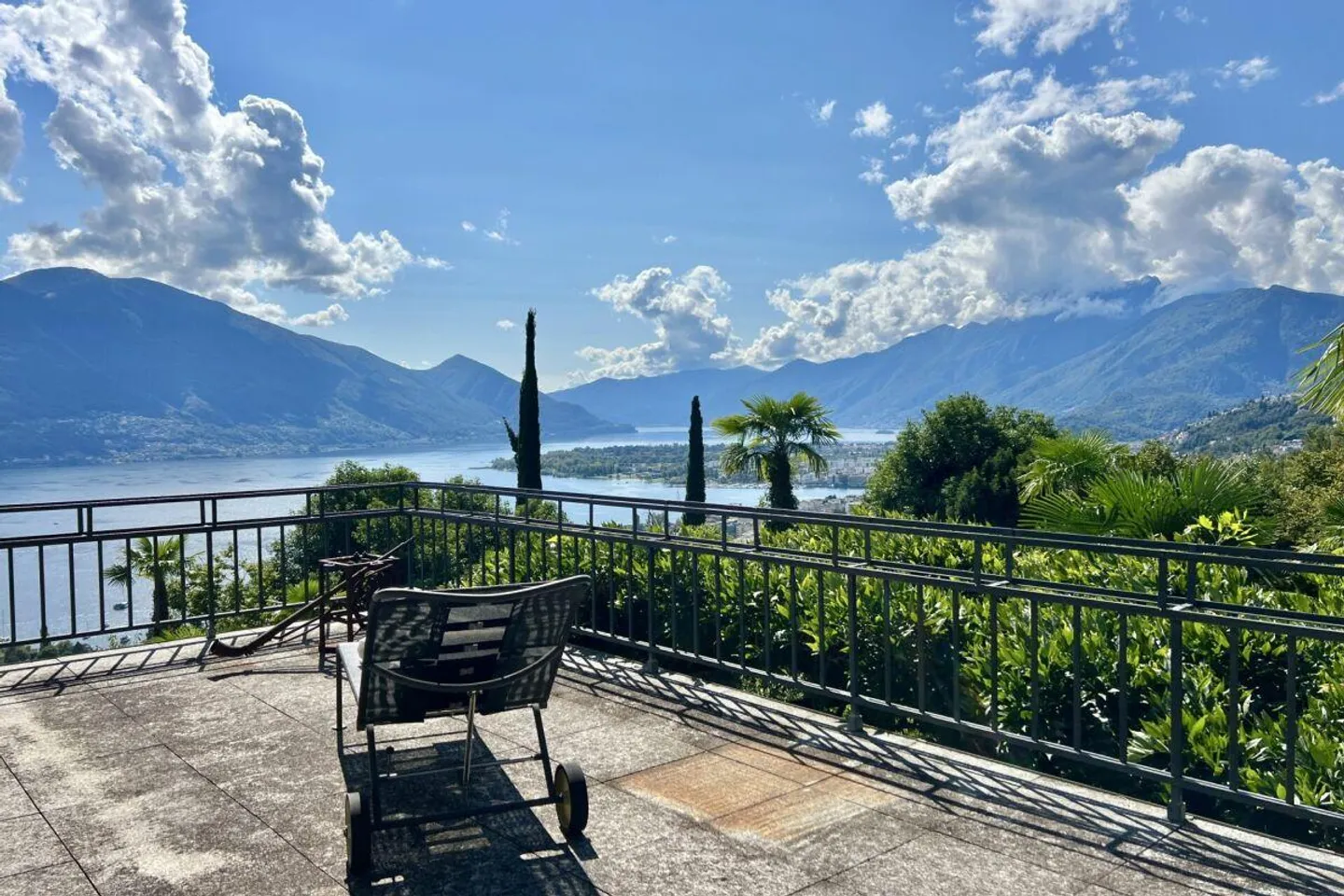 Large villa with stunning lake views for those who love to enjoy life - Photo 29 of 30