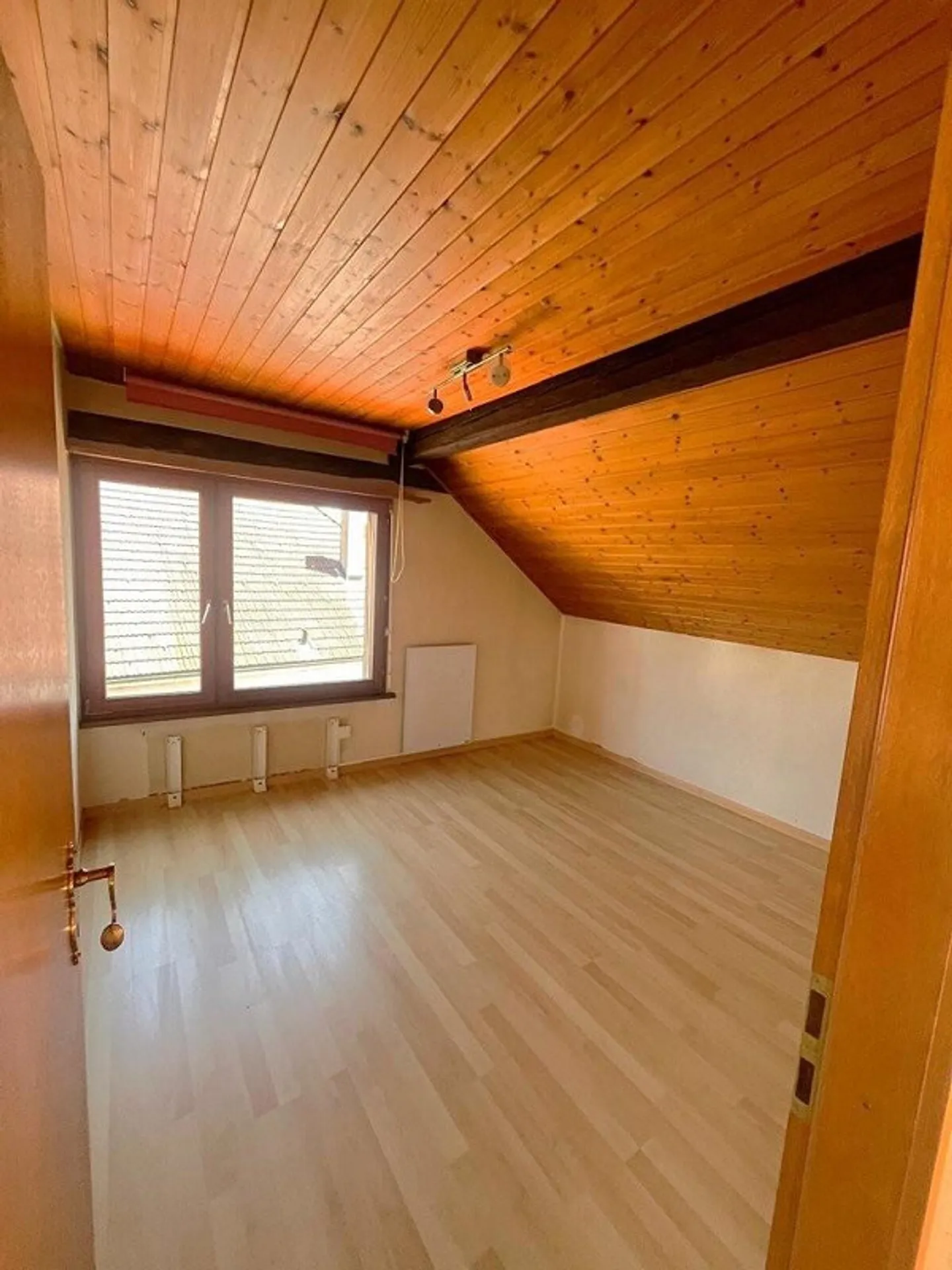 Charming, affordable attic apartment - Photo 5 of 6