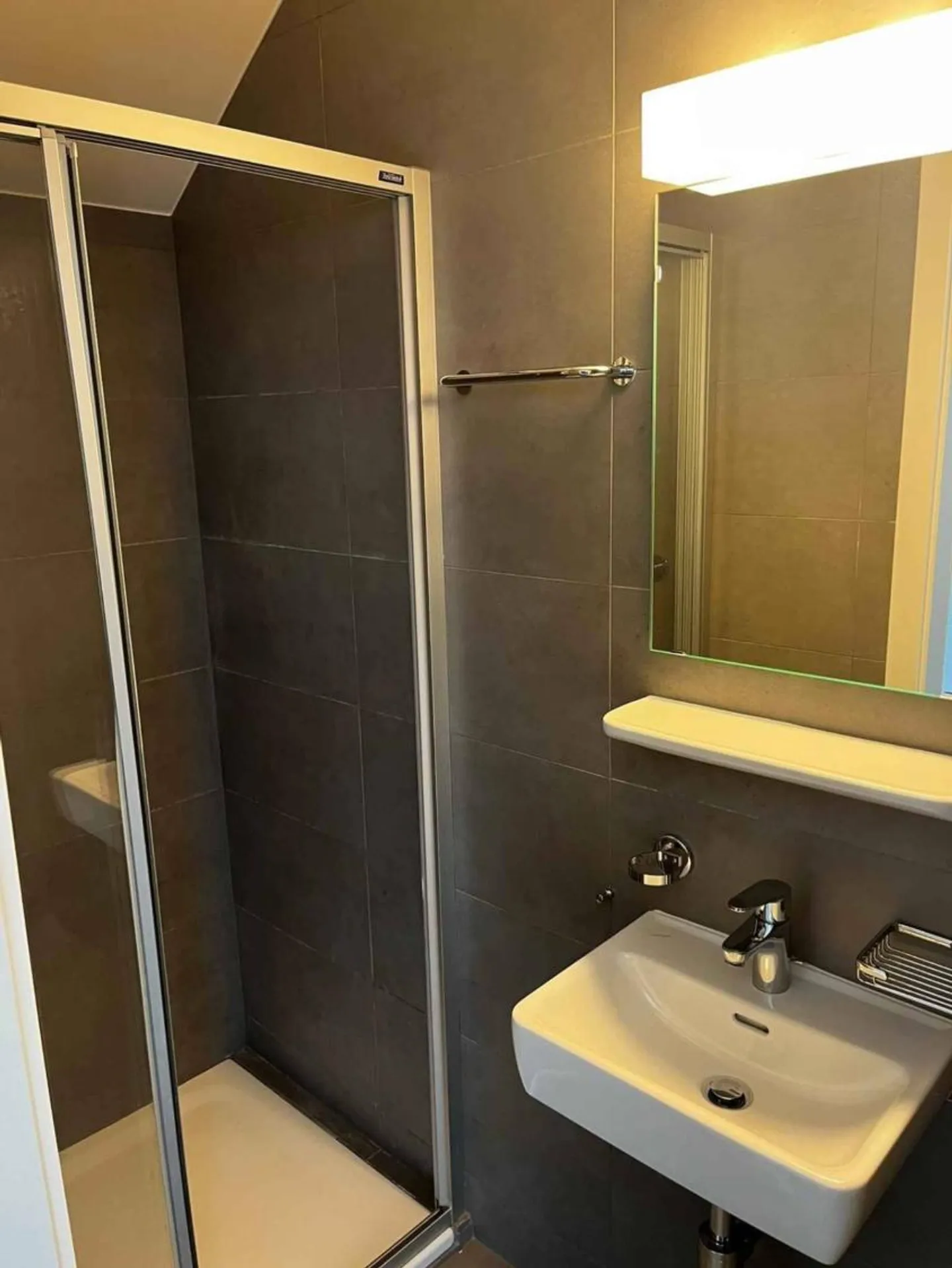 Esclusivo - Ampia e luminosa casa a schiera duplex con 3,5 camere e vista parziale sul lago - Foto 8 di 10