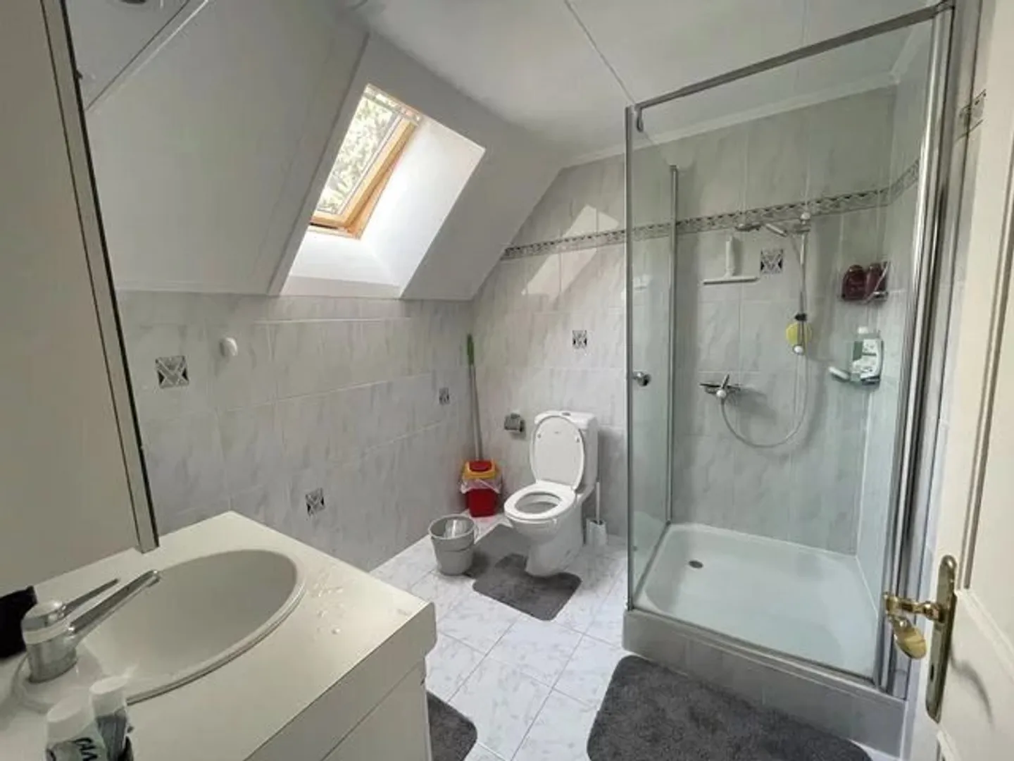 Magnifica villa indipendente di 7 stanze su 3 livelli - Foto 12 di 12