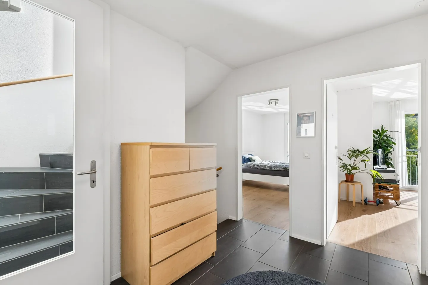 Vielseitige 7.5 Zimmer-Doppelhaus - Foto 8 von 15