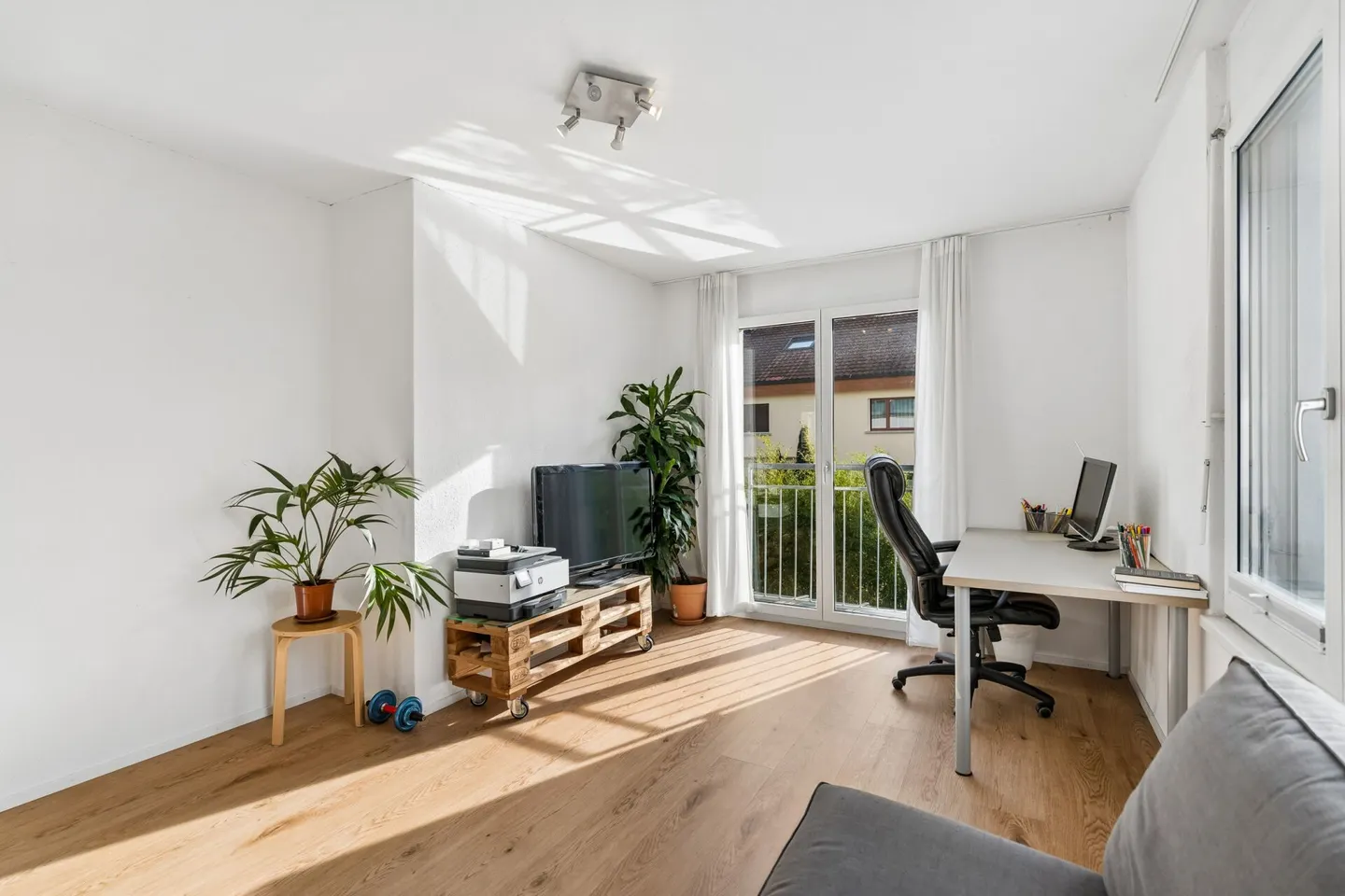 Vielseitige 7.5 Zimmer-Doppelhaus - Foto 9 von 15