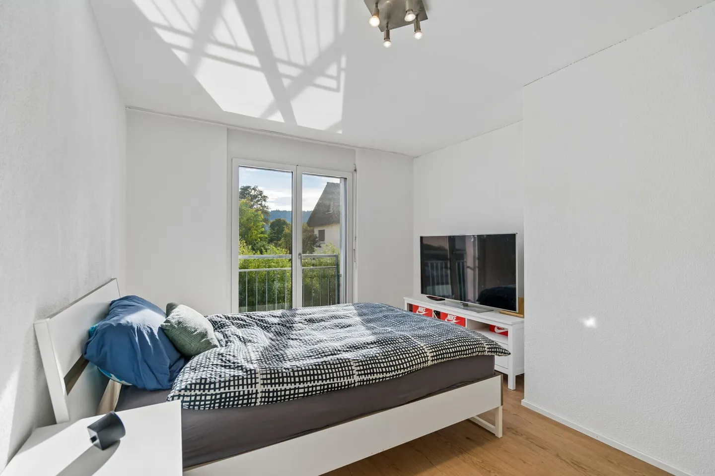 Vielseitige 7.5 Zimmer-Doppelhaus - Foto 10 von 15