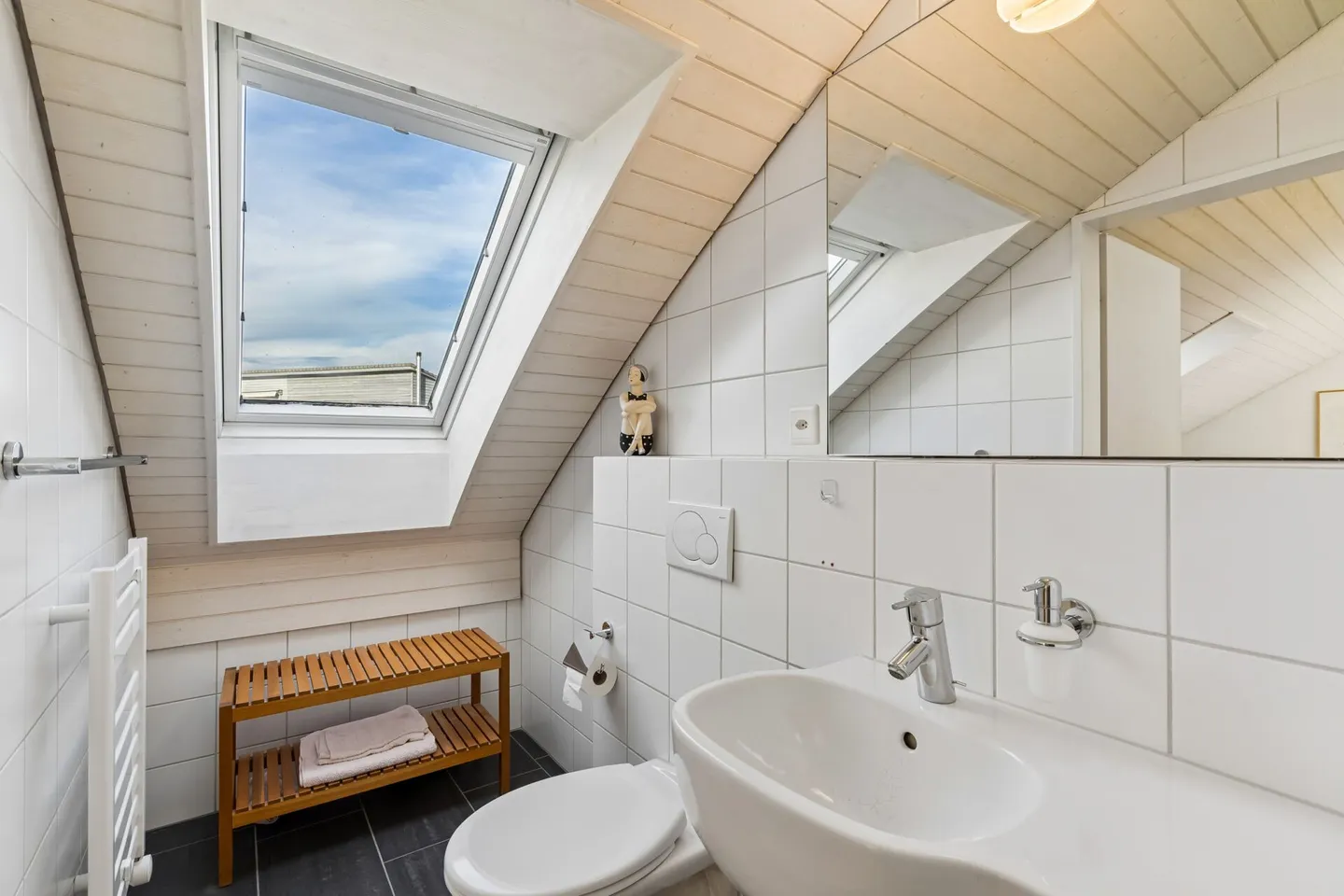 Vielseitige 7.5 Zimmer-Doppelhaus - Foto 12 von 15