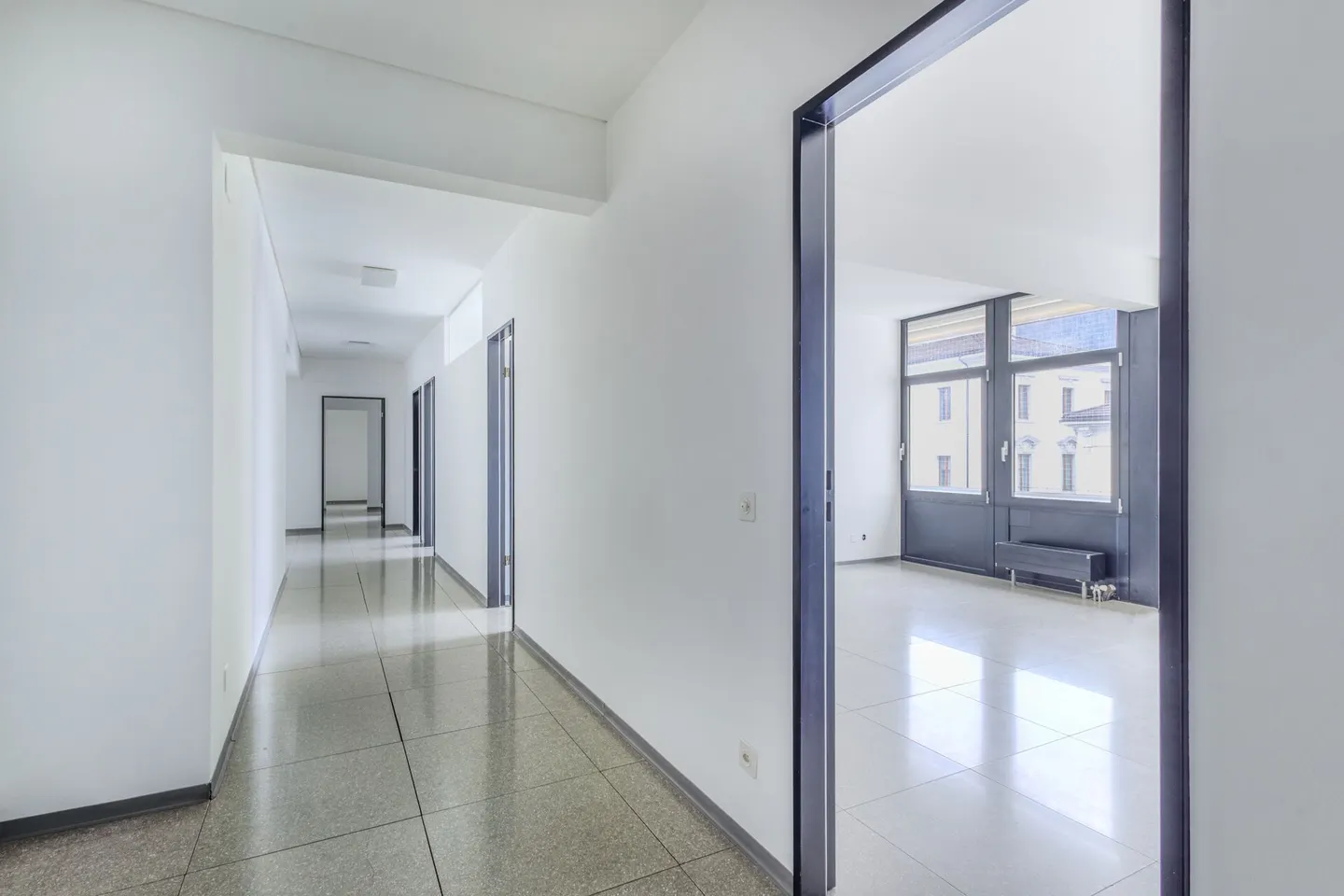 Büro im Zentrum von Chiasso gegenüber dem FFS-Bahnhof - Foto 2 von 9