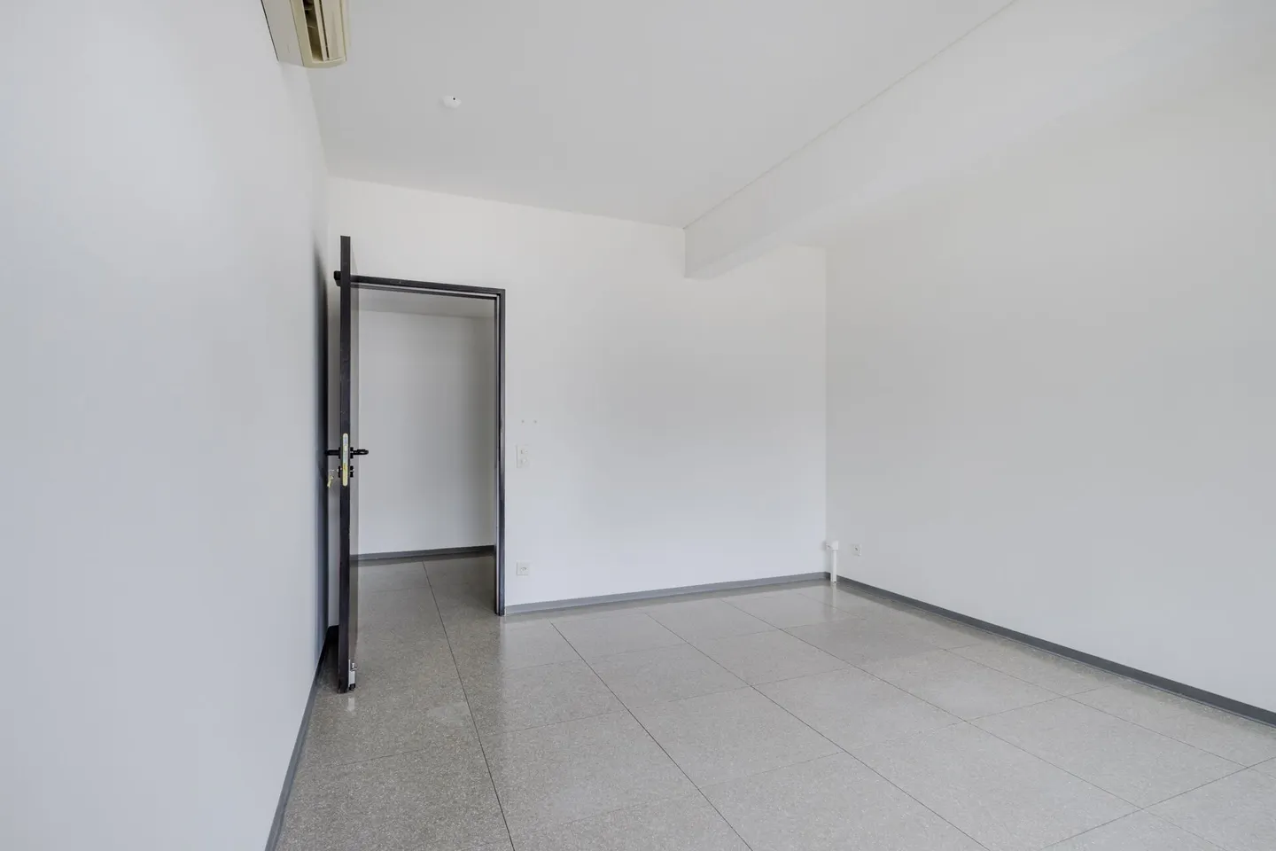 Büro im Zentrum von Chiasso gegenüber dem FFS-Bahnhof - Foto 3 von 9