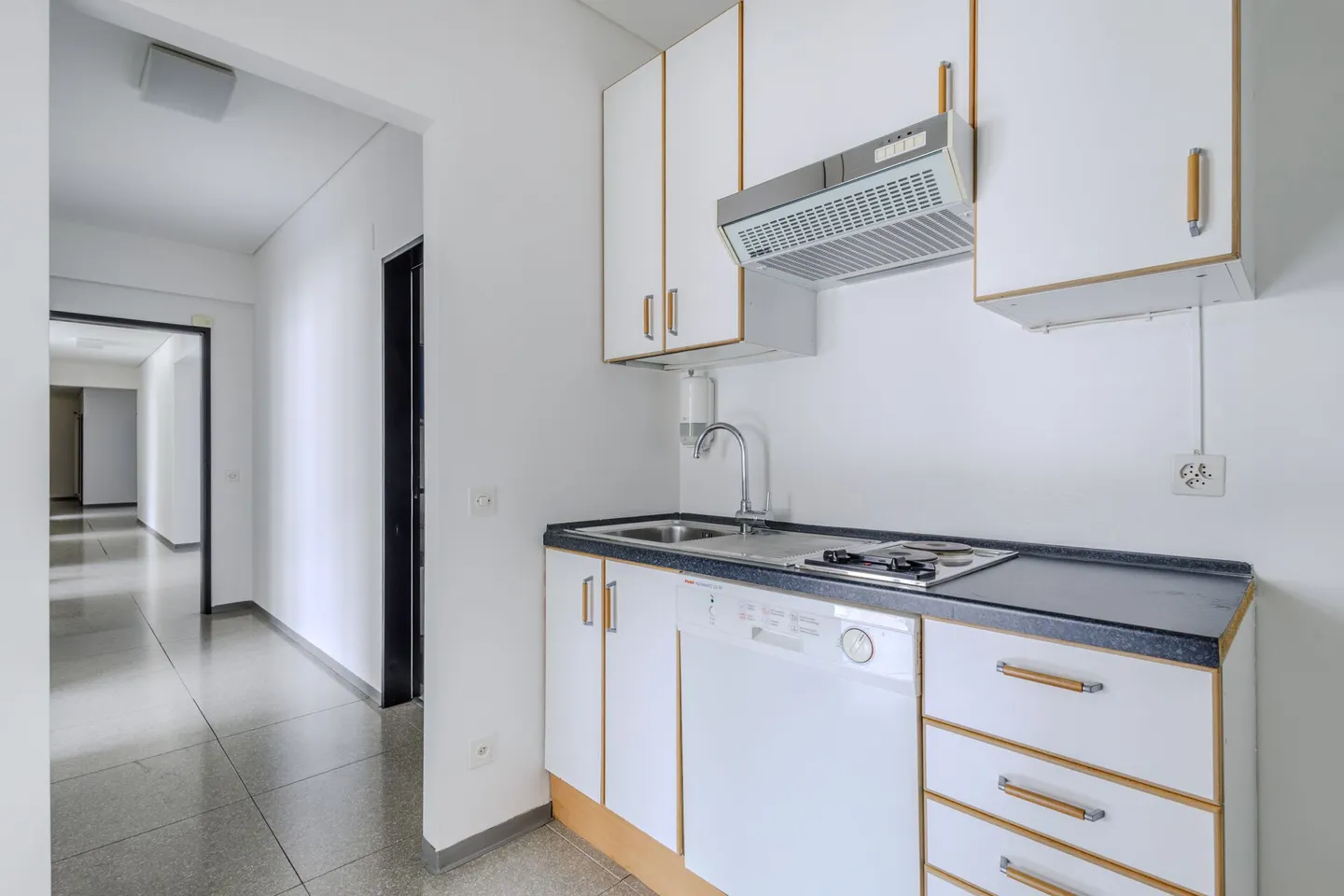 Büro im Zentrum von Chiasso gegenüber dem FFS-Bahnhof - Foto 5 von 9