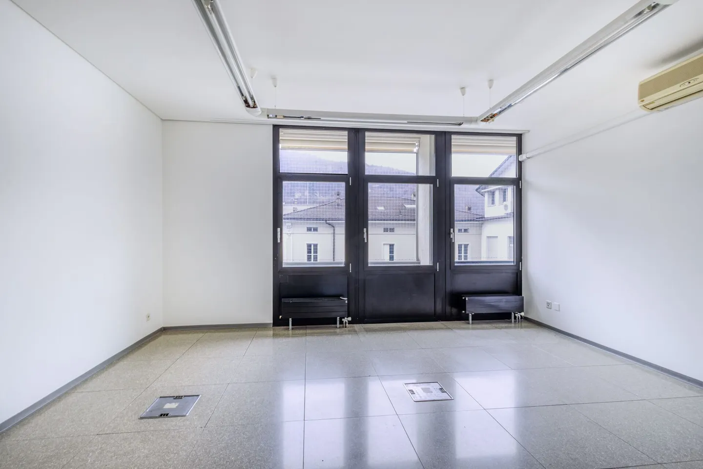 Büro im Zentrum von Chiasso gegenüber dem FFS-Bahnhof - Foto 6 von 9