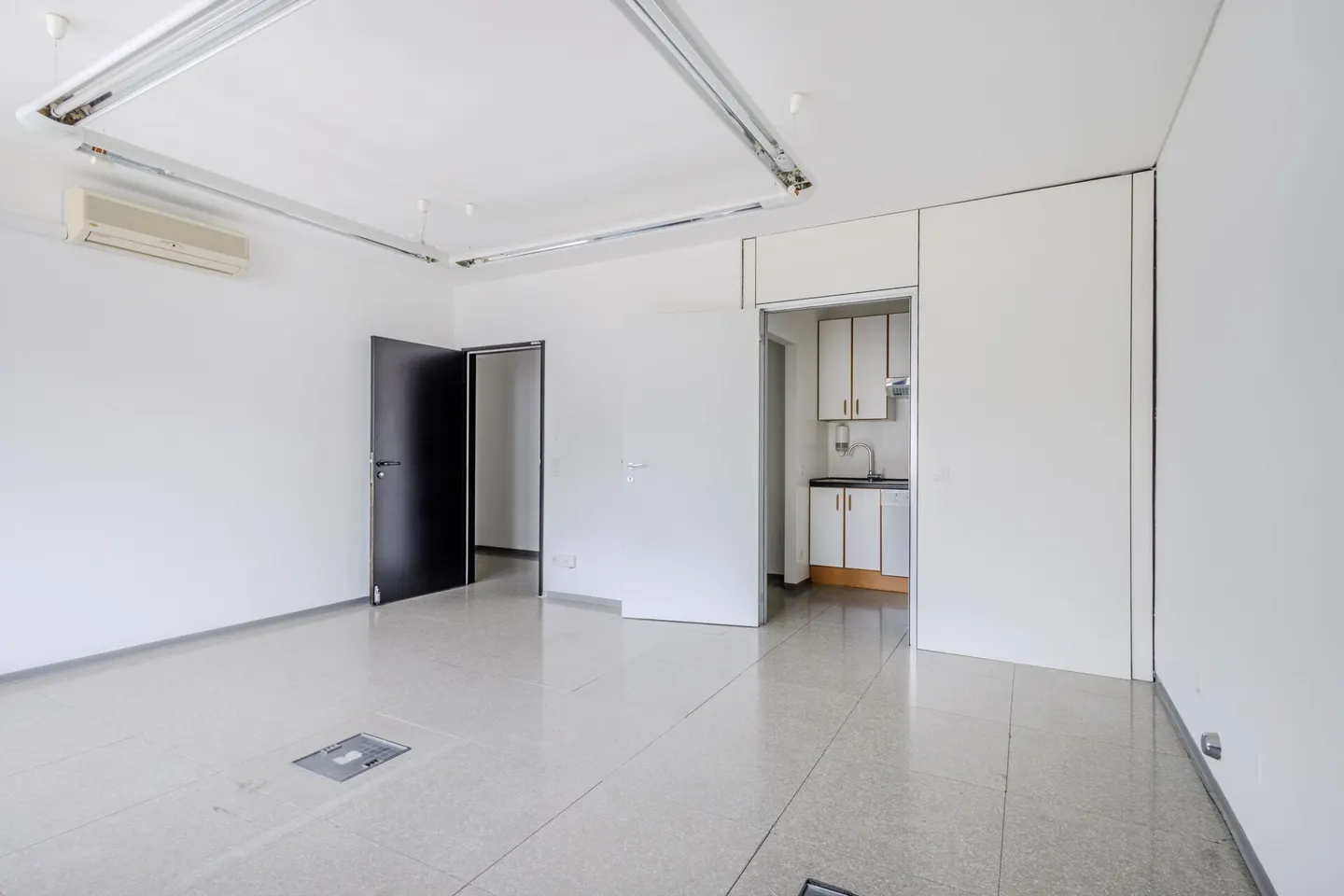 Büro im Zentrum von Chiasso gegenüber dem FFS-Bahnhof - Foto 8 von 9