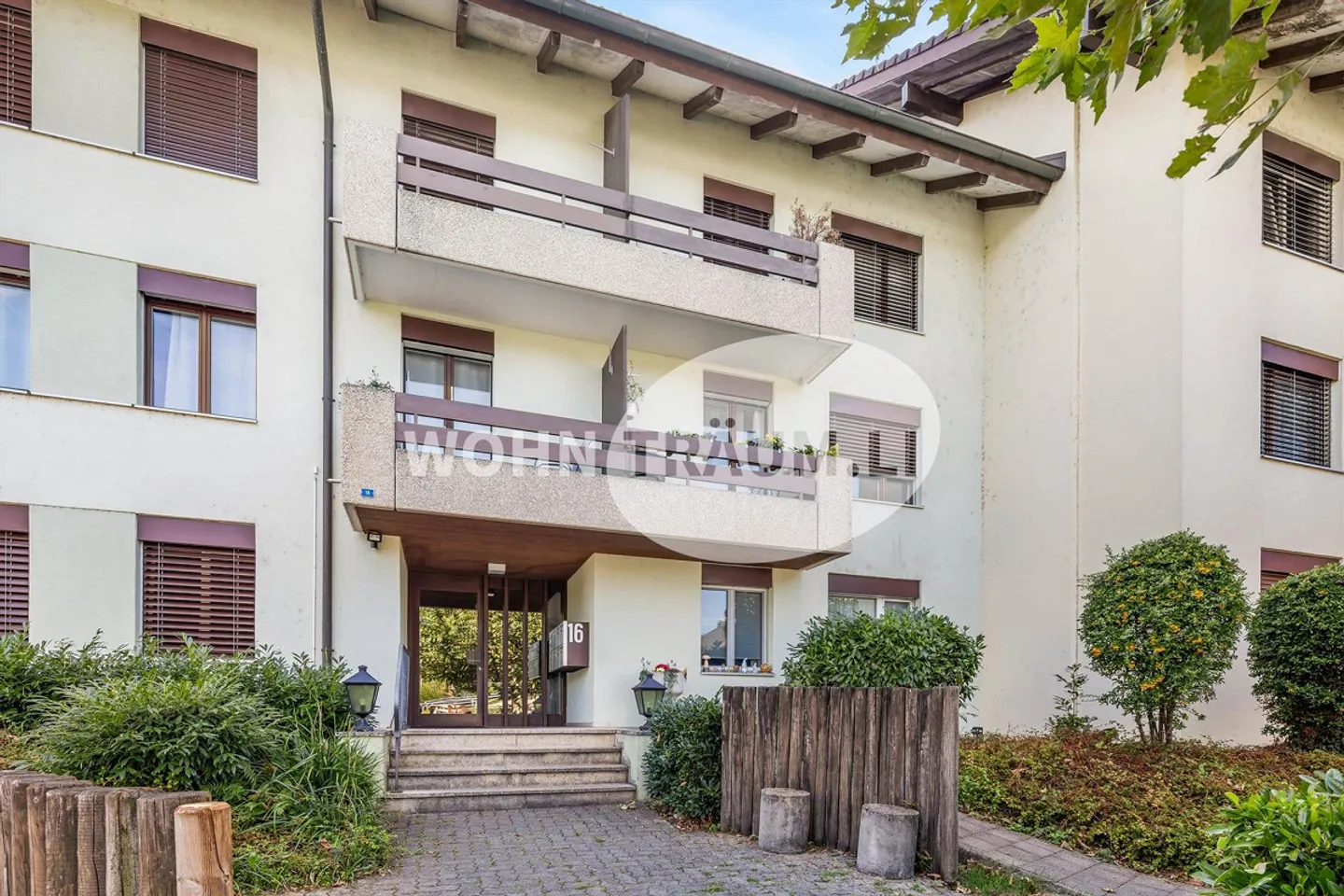 Bright 3½-room condominium with 2 balconies - Photo 2 of 13