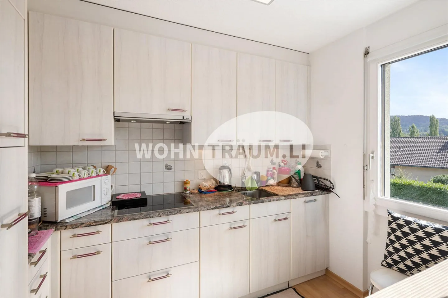 Bright 3½-room condominium with 2 balconies - Photo 4 of 13