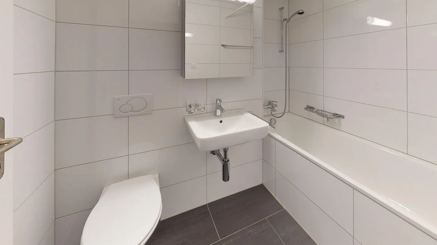 Modern Penthouse Apartment - Photo 4 of 8