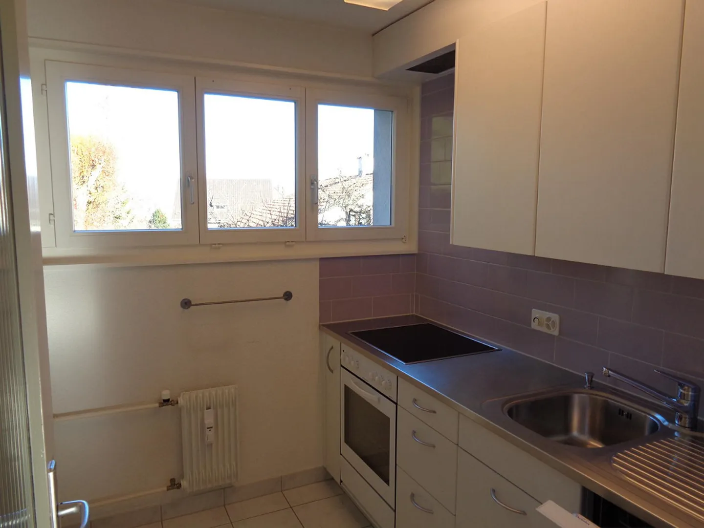 Appartement de 2,5 pièces au rez-de-chaussée - Photo 2 sur 6