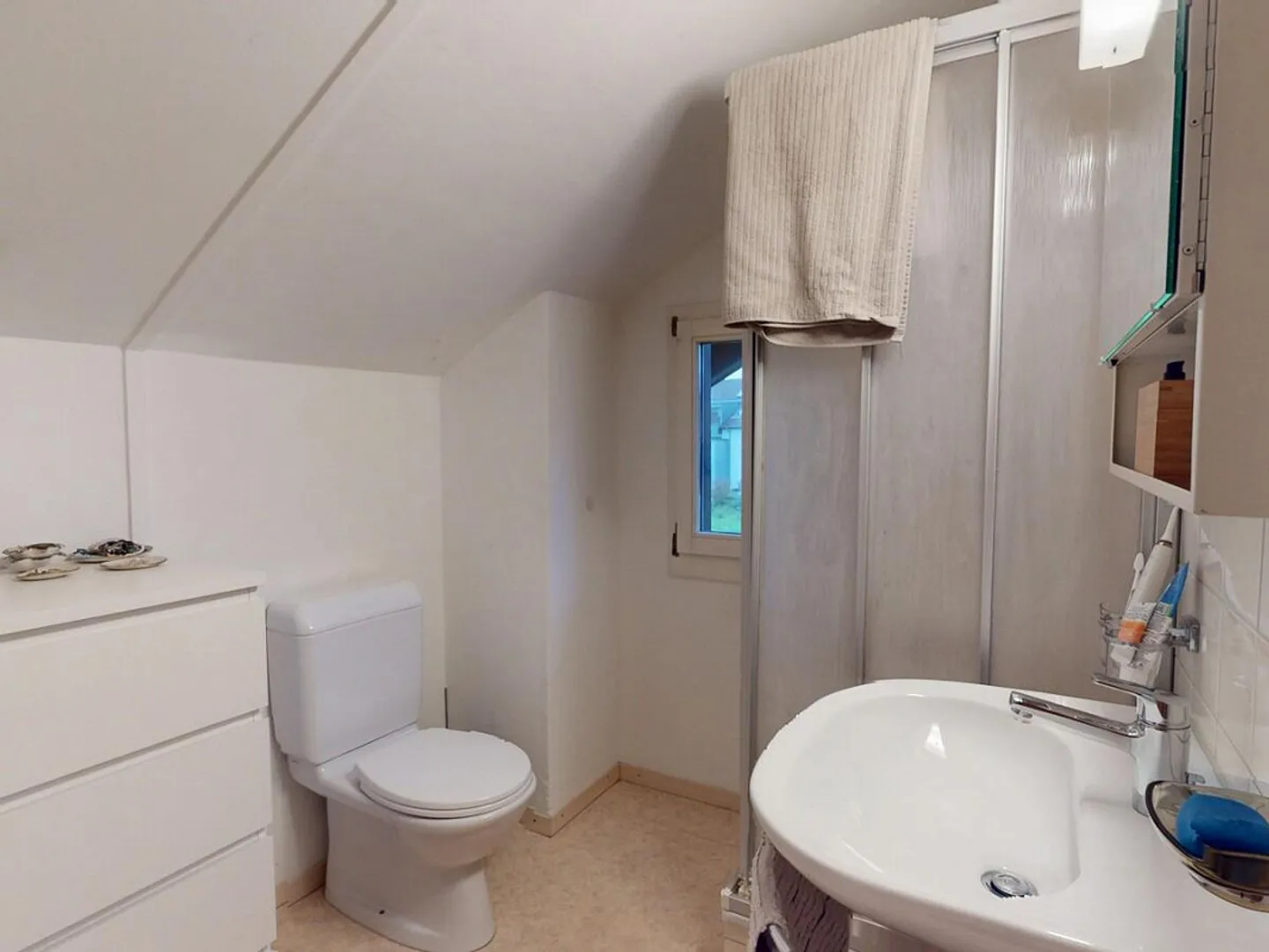 Two-family house with large garden - Photo 13 of 15