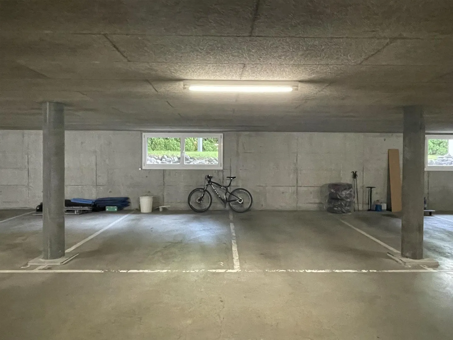 Espaces de stationnement souterrains spacieux + salle de loisirs à louer - Photo 3 sur 6