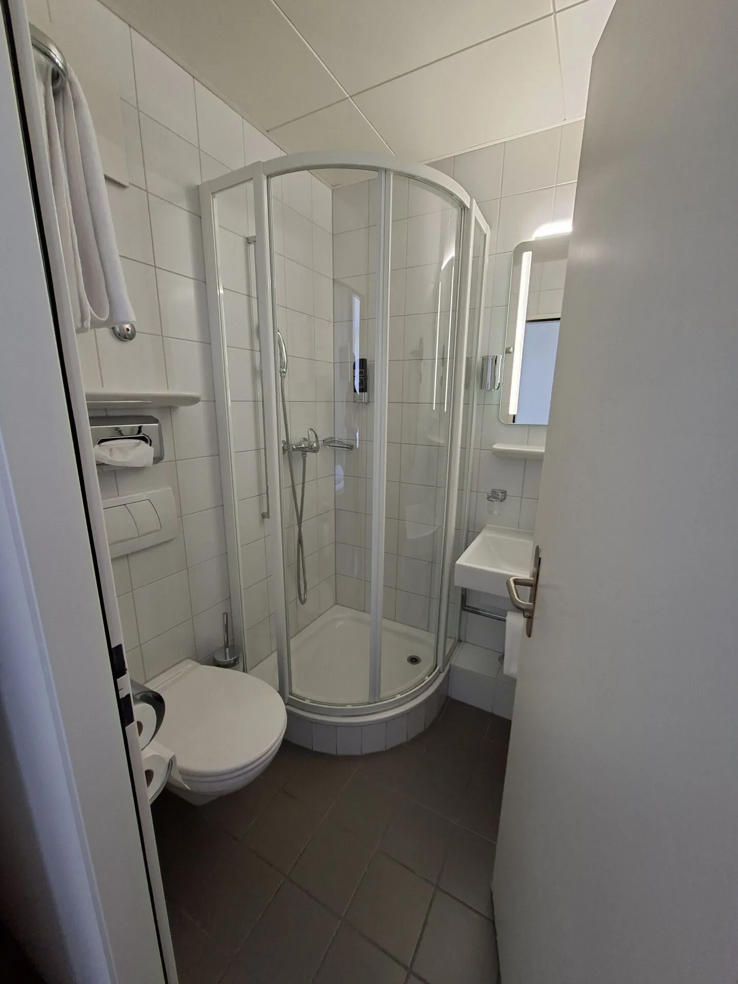 Belle chambre meublée avec salle de bain privée dans la vieille ville, 1er étage chambre 104 - Photo 3 sur 10