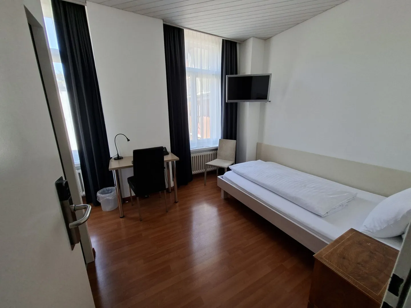 Belle chambre meublée avec salle de bain privée dans la vieille ville, 1er étage chambre 104 - Photo 1 sur 10