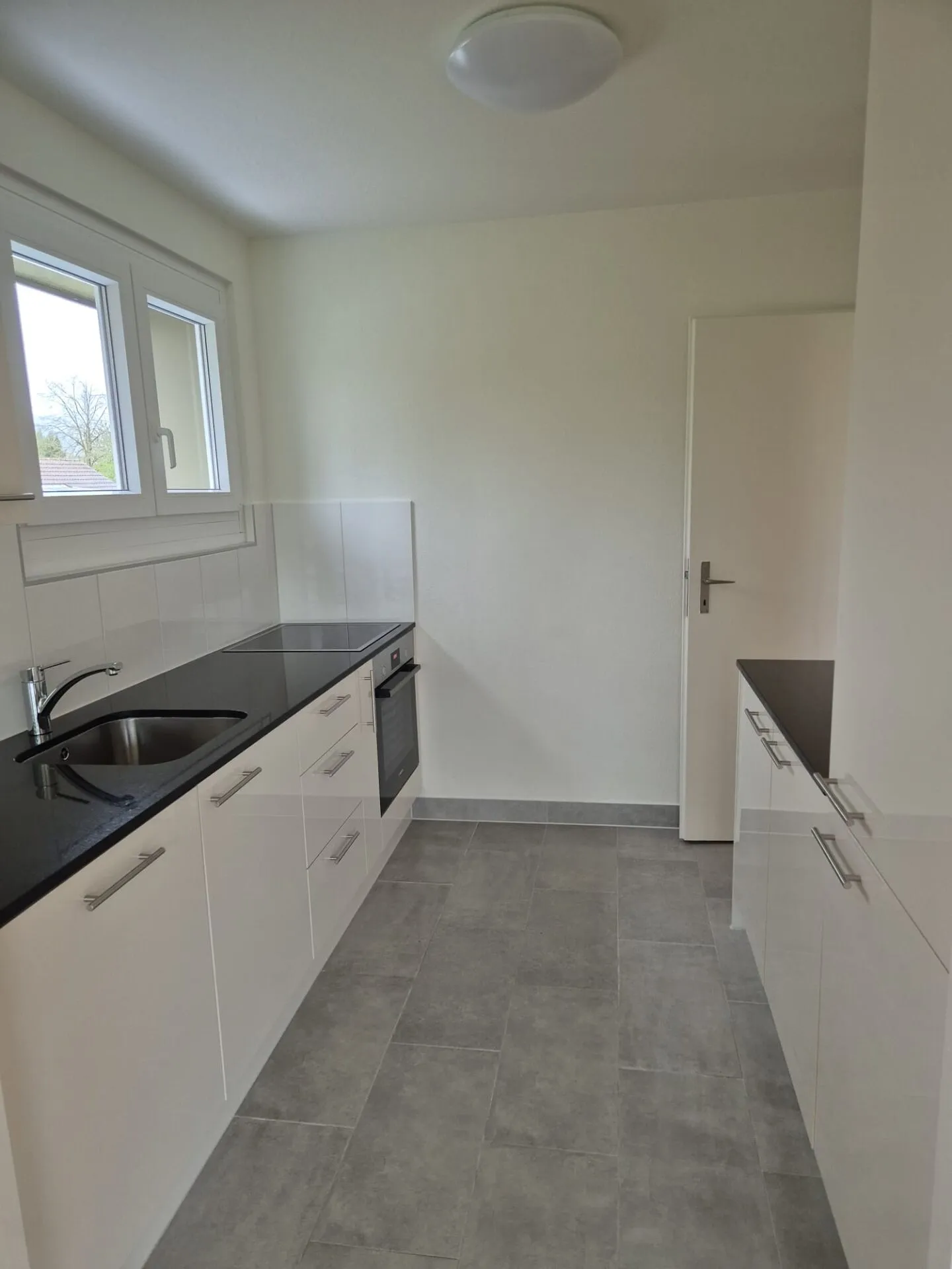 Neu renovierte 5.5 Zi Wohnung im EG - Foto 2 von 11