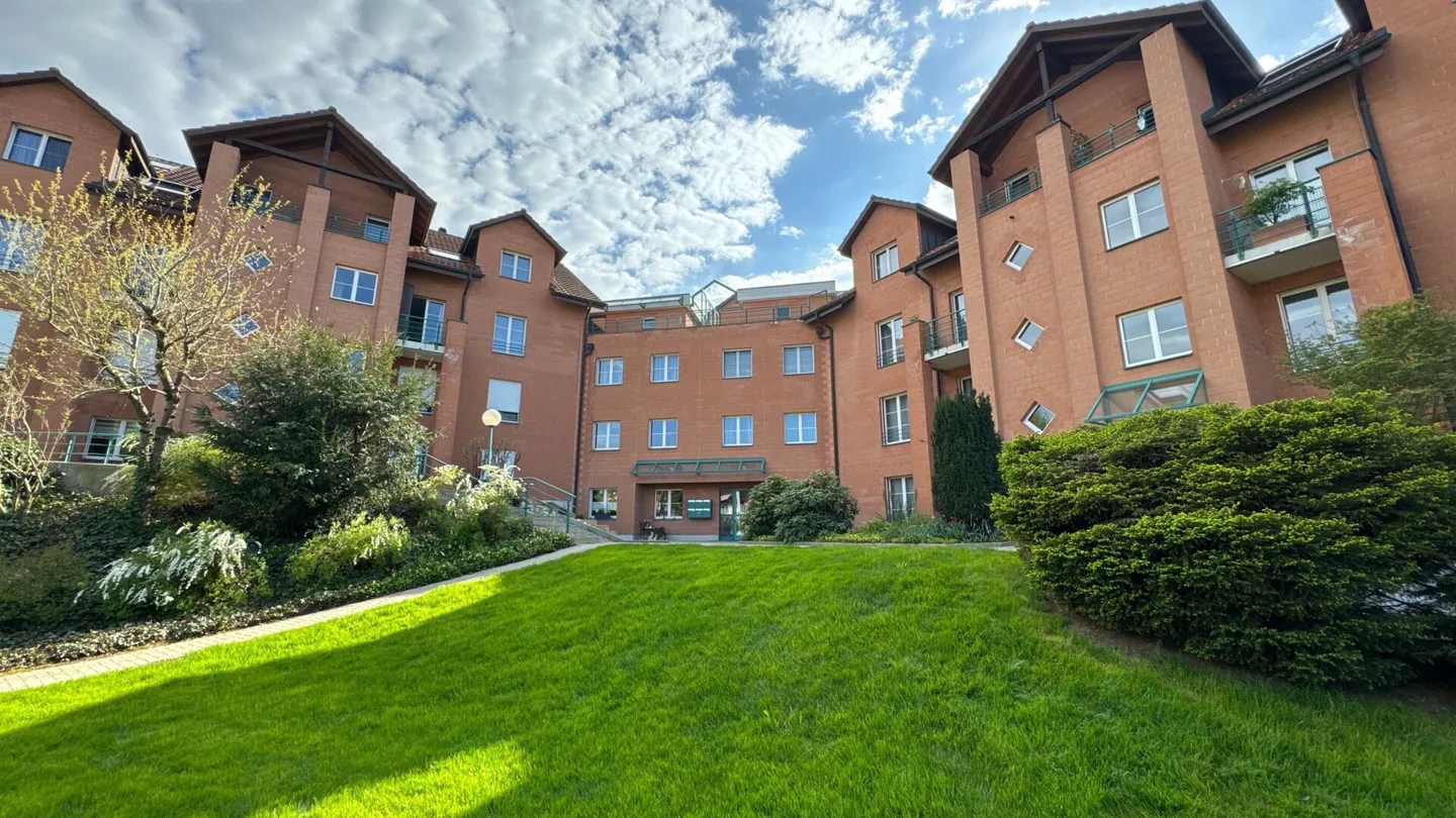 Charmante maisonette de 5,5 pièces dans un quartier résidentiel bien entretenu - Photo 1 sur 4