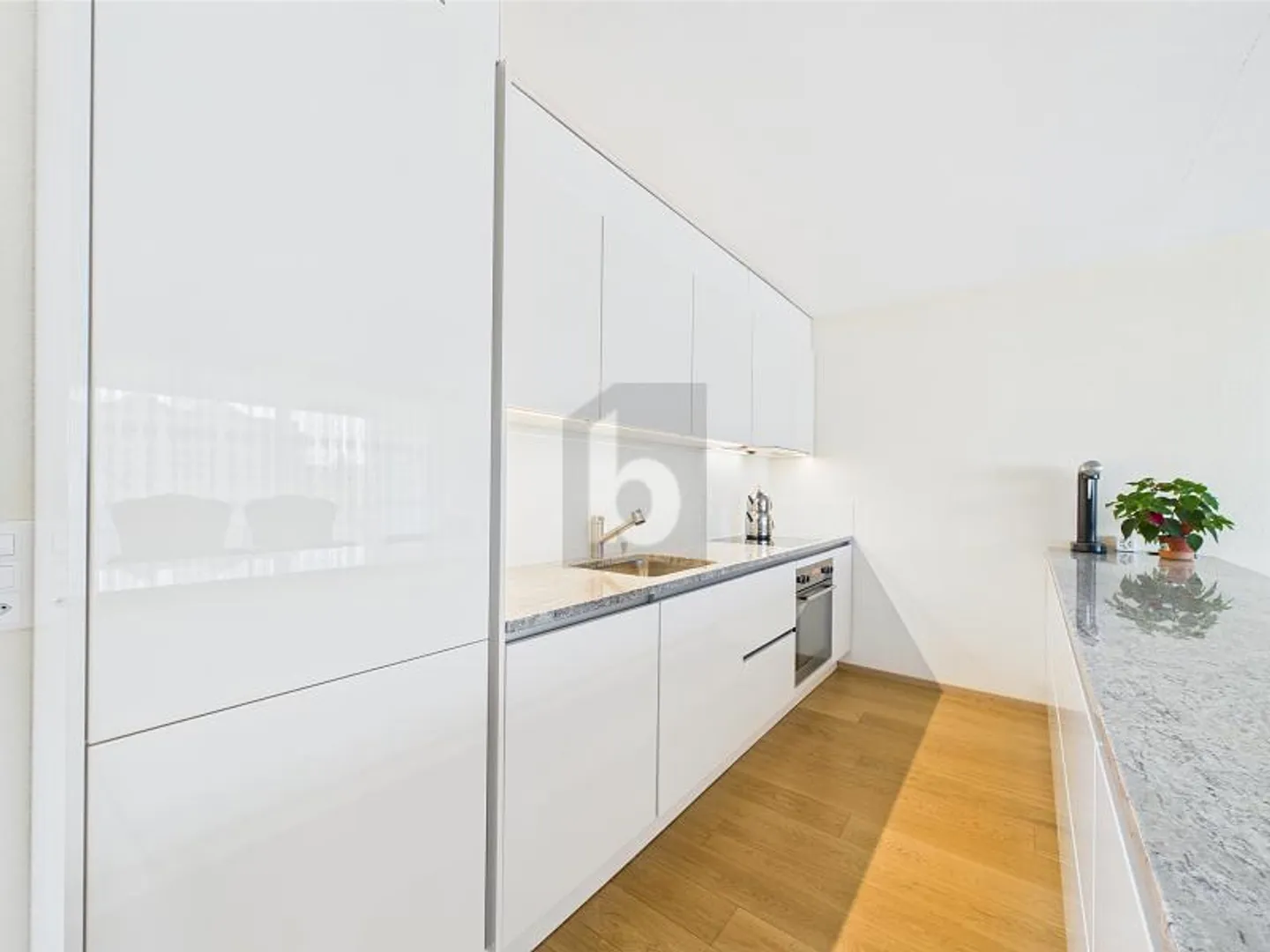 CENTRALE E SPAZIOSO - Foto 2 di 6