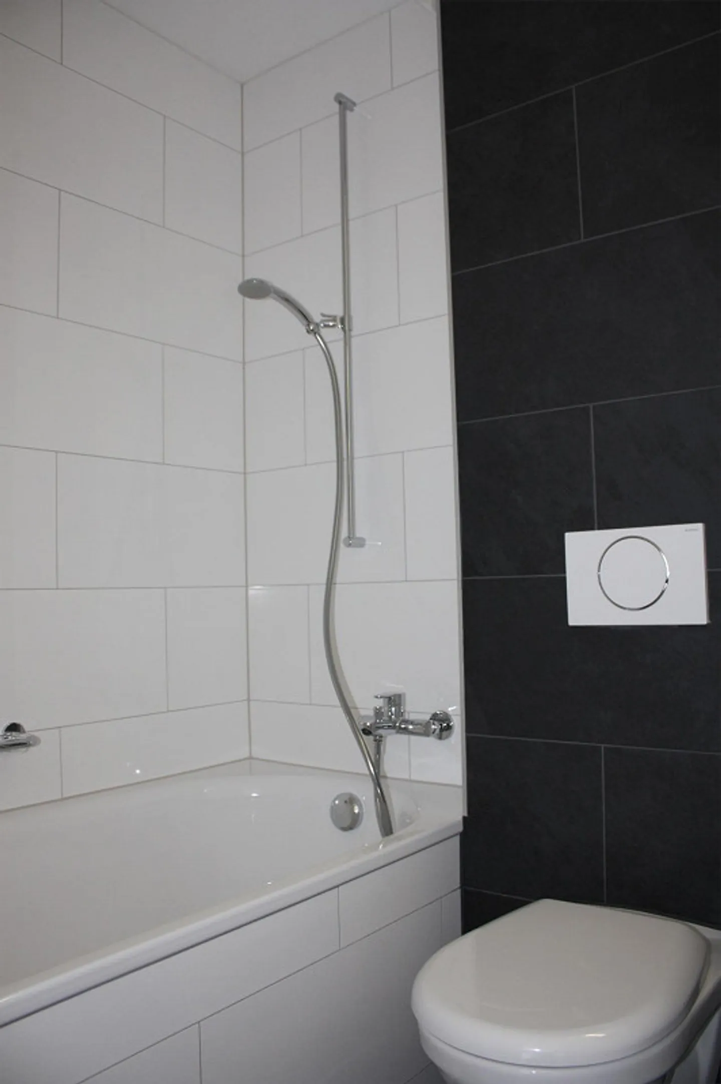 Modern 2.5-room penthouse apartment in Herrenschwanden - Photo 10 of 11