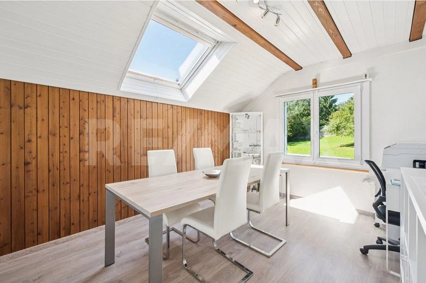 Renovated single to two-family house in the center of Orpund - Photo 6 of 13