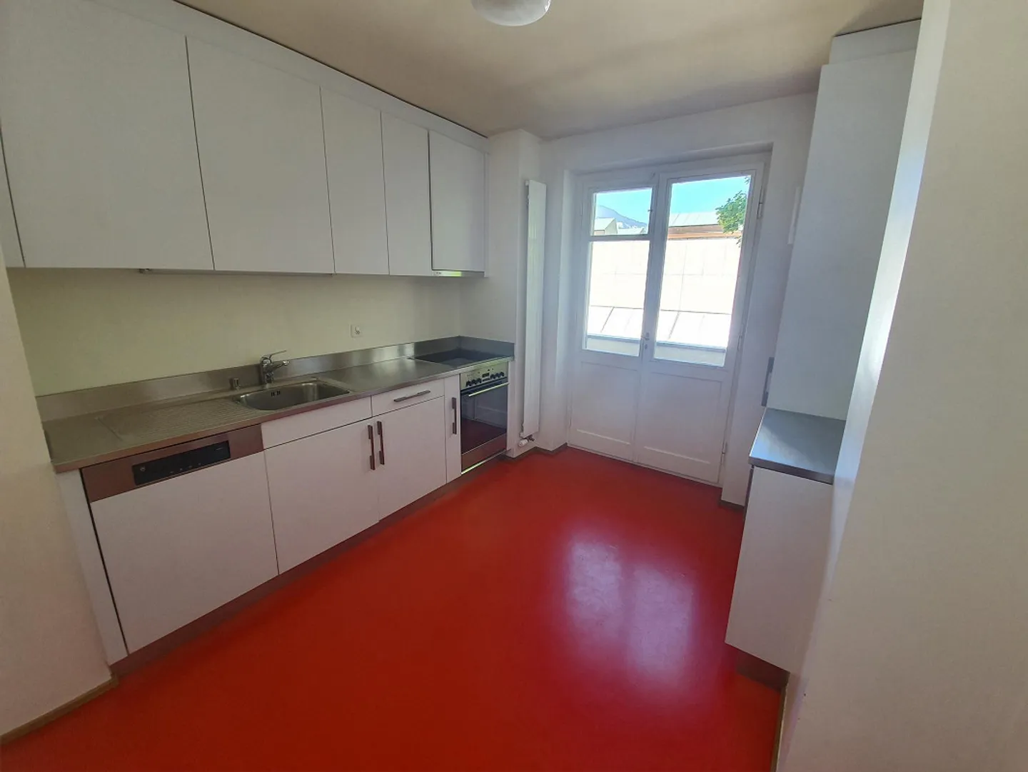 Appartamento luminoso in una posizione centrale - Foto 2 di 10