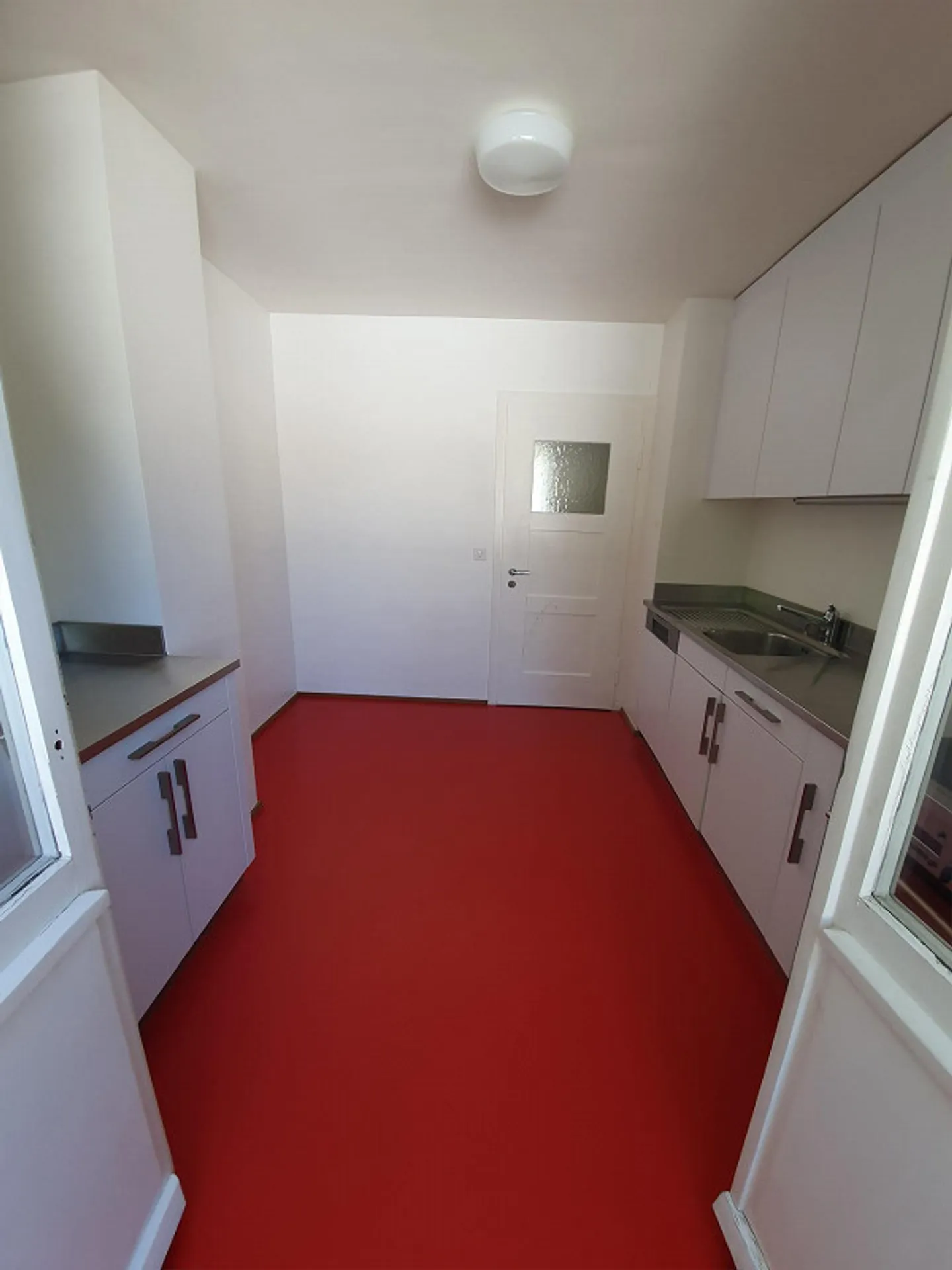 Appartamento luminoso in una posizione centrale - Foto 3 di 10