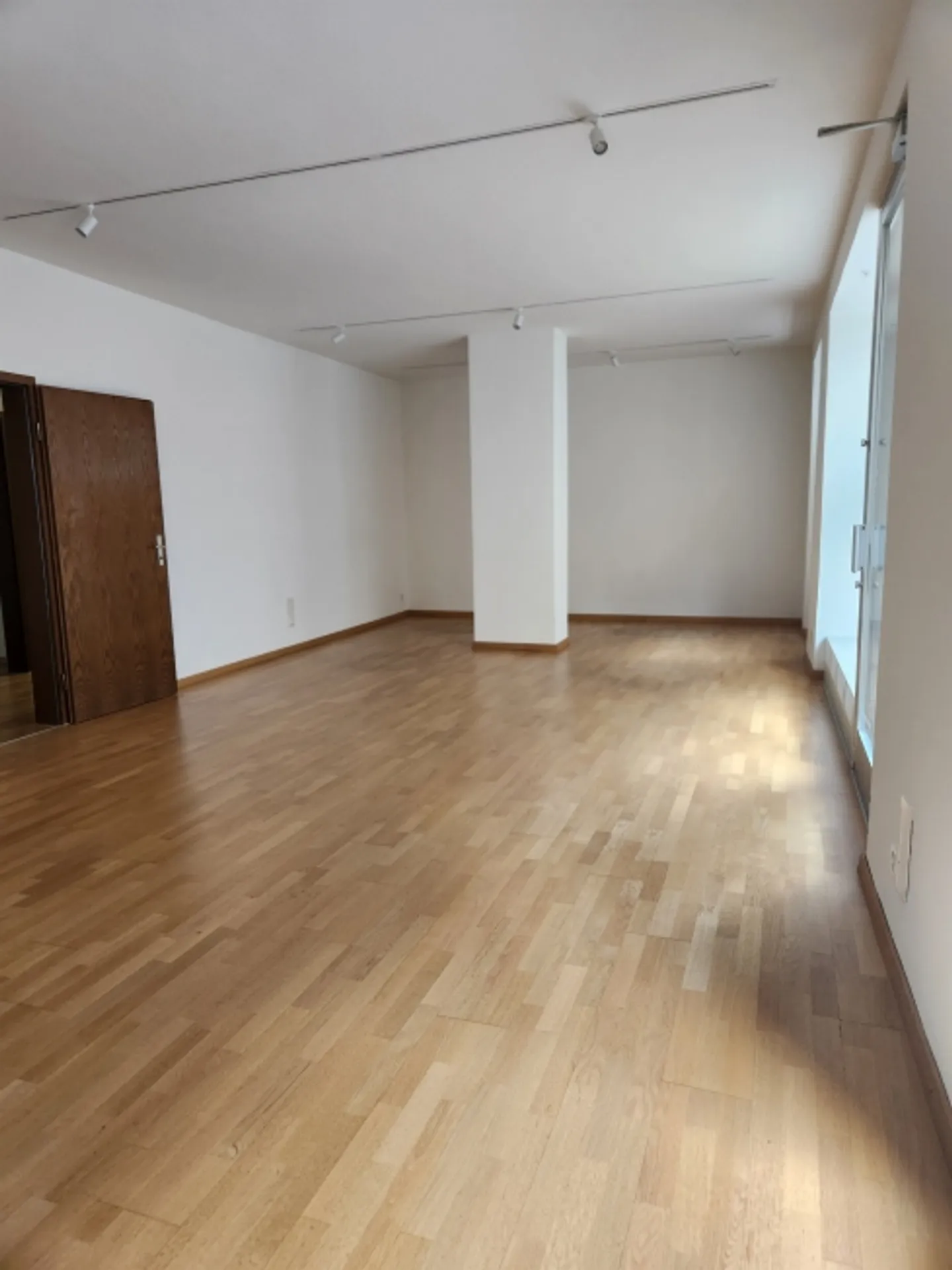 Limited until 31.03.2026 - Attractive retail space in the trendy district Kreis 5 - Photo 2 of 8