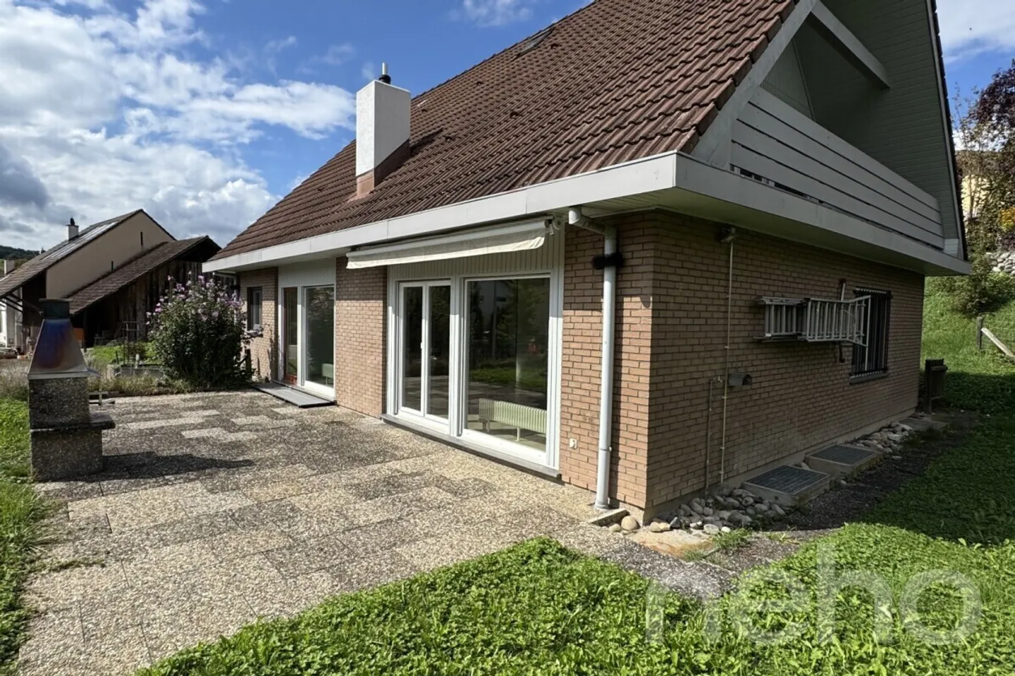 Charmantes Einfamilienhaus mit Gartenidylle und viel Platz in Magden - Foto 1 von 13