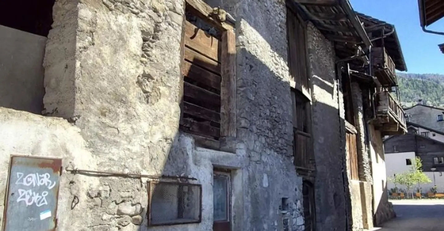 Rare opportunity in the heart of Bramois! - Photo 2 of 5