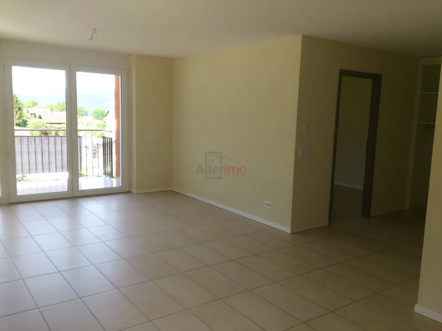 Apartment for rent - Photo 2 of 7