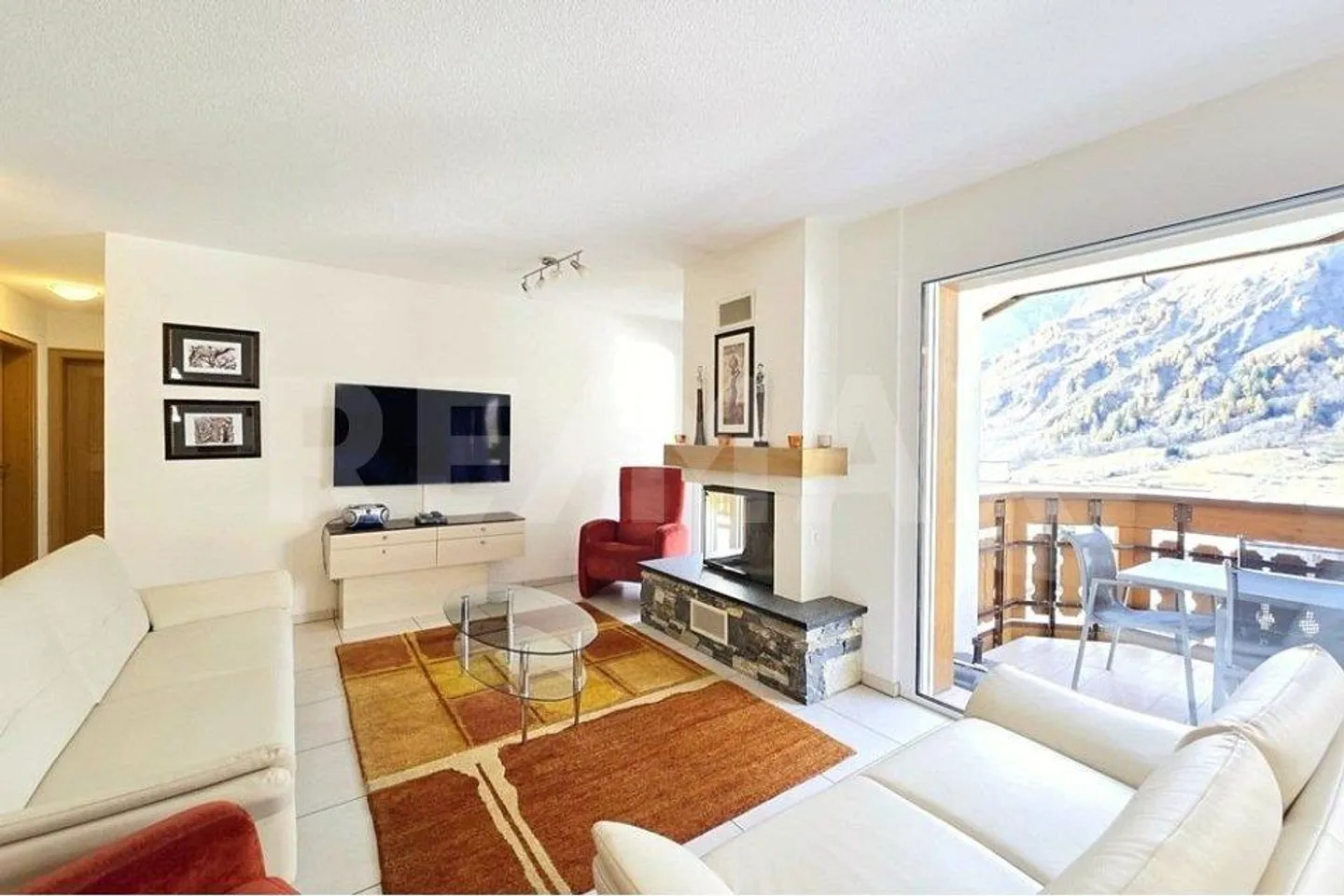 Stylish 5.5-room apartment with exclusive wellness area in Leuk... - Photo 2 of 13