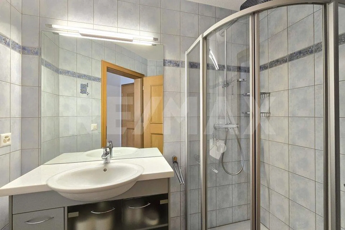 Stylish 5.5-room apartment with exclusive wellness area in Leuk... - Photo 7 of 13