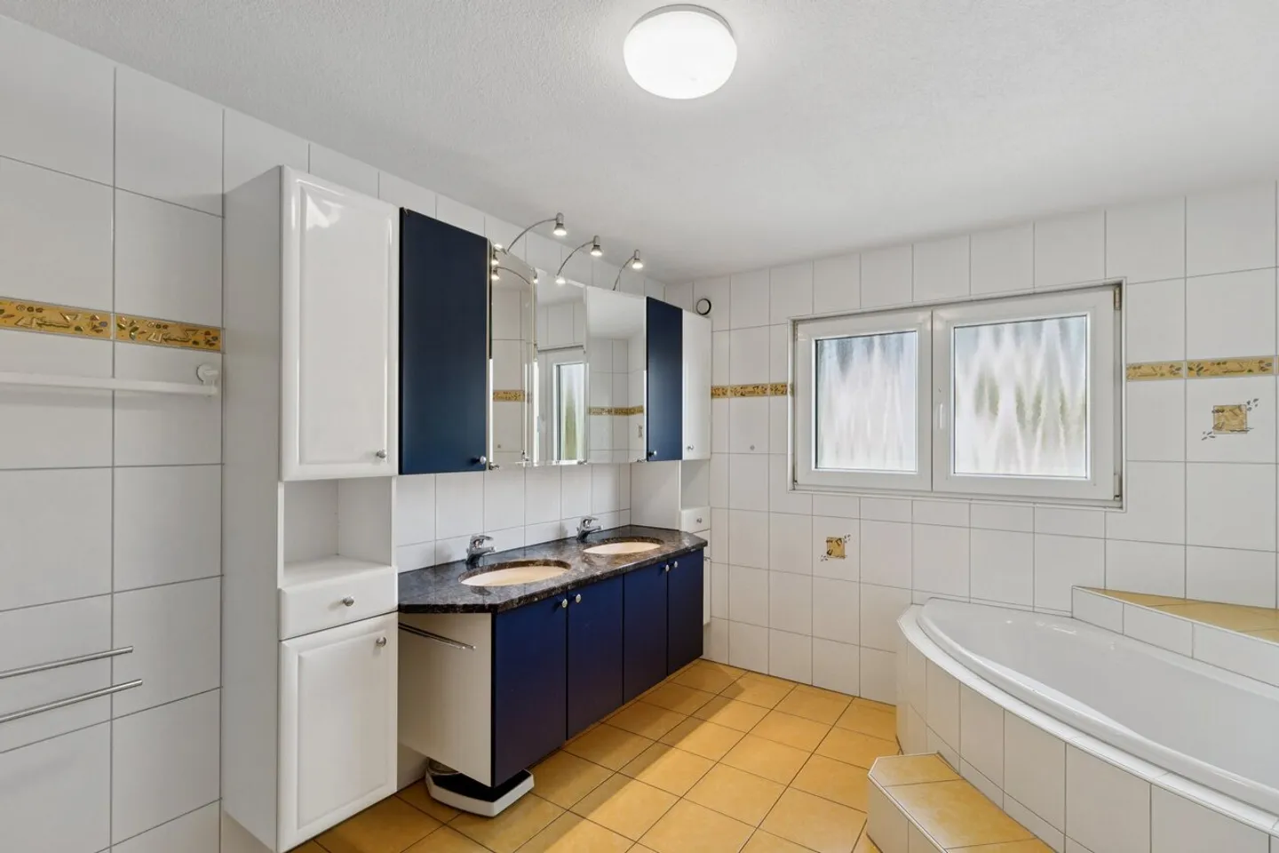 Imposing Multi-Generational House - Photo 8 of 12