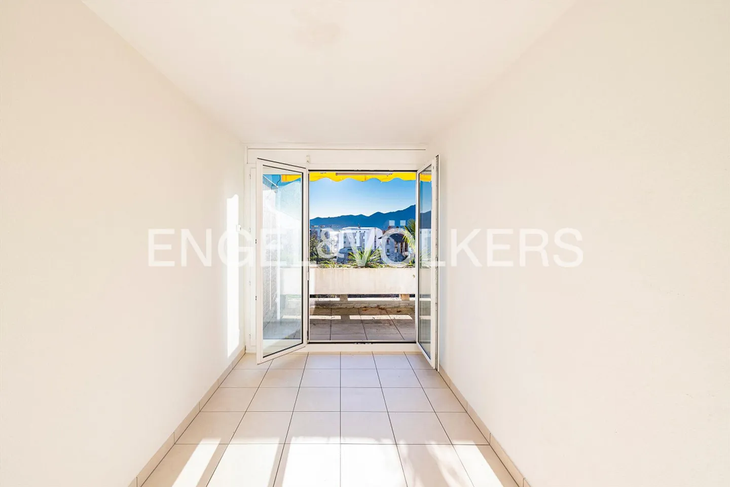 Appartement en attique ensoleillé avec vue sur le lac (23) - Photo 8 sur 11