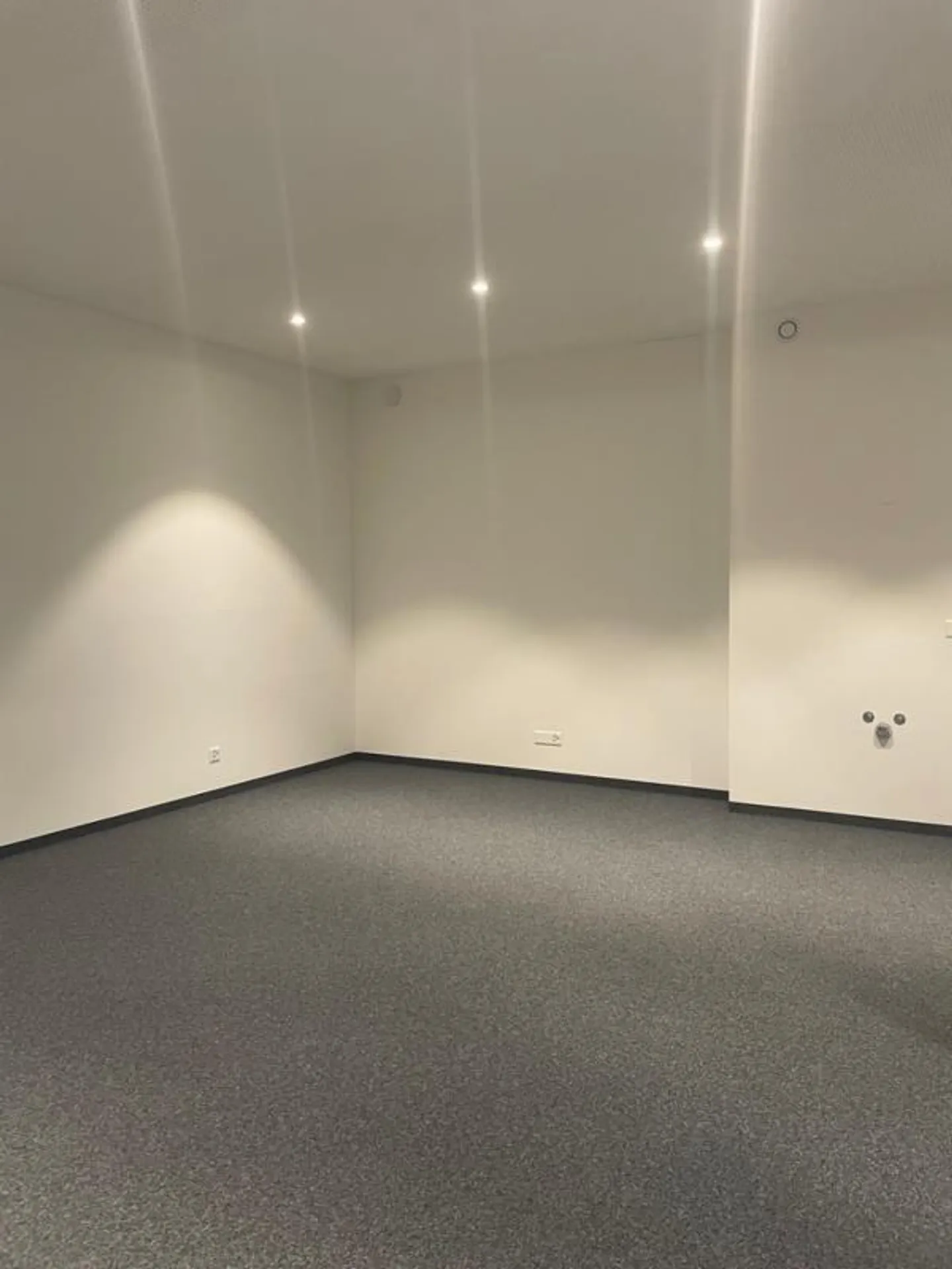 Modernes ausgebautes Einzelbüro - Foto 2 von 5